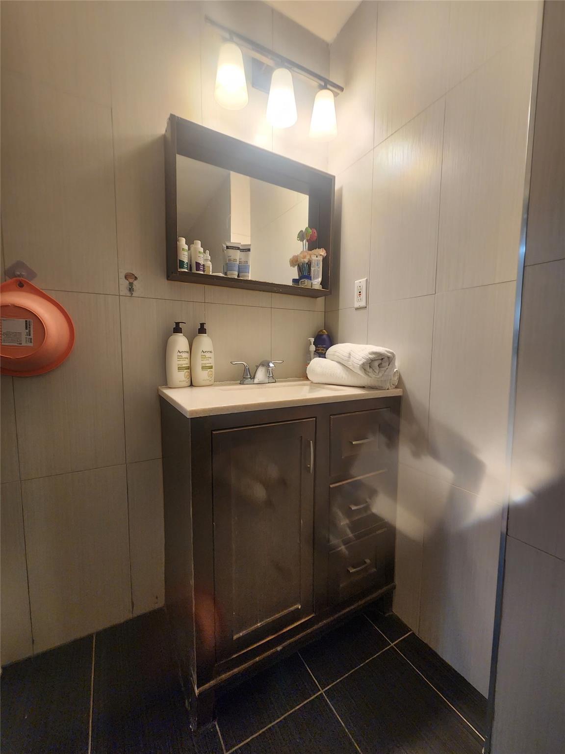 240-02 70th Avenue # 1C, Douglaston, NY 11362