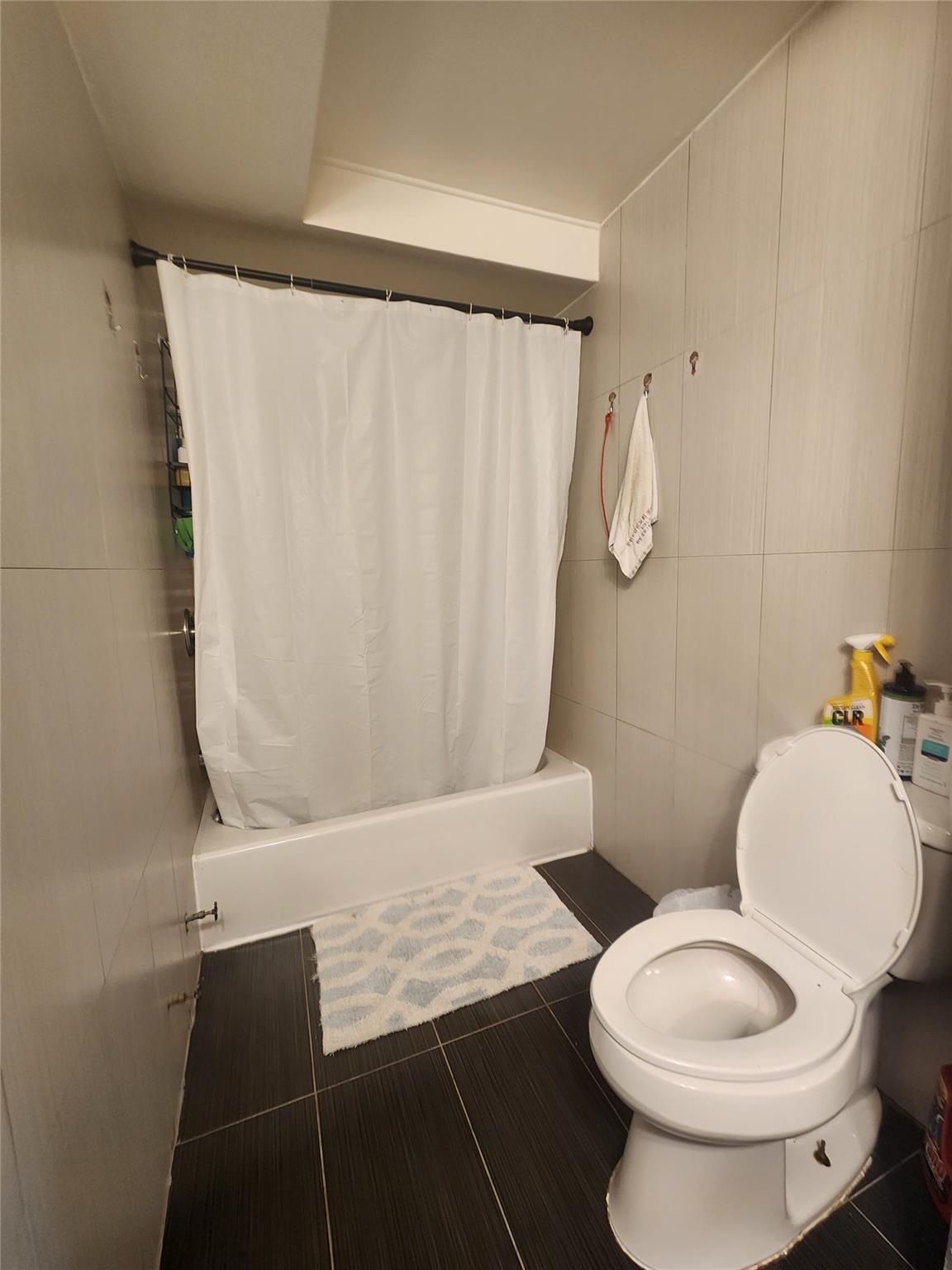 240-02 70th Avenue # 1C, Douglaston, NY 11362