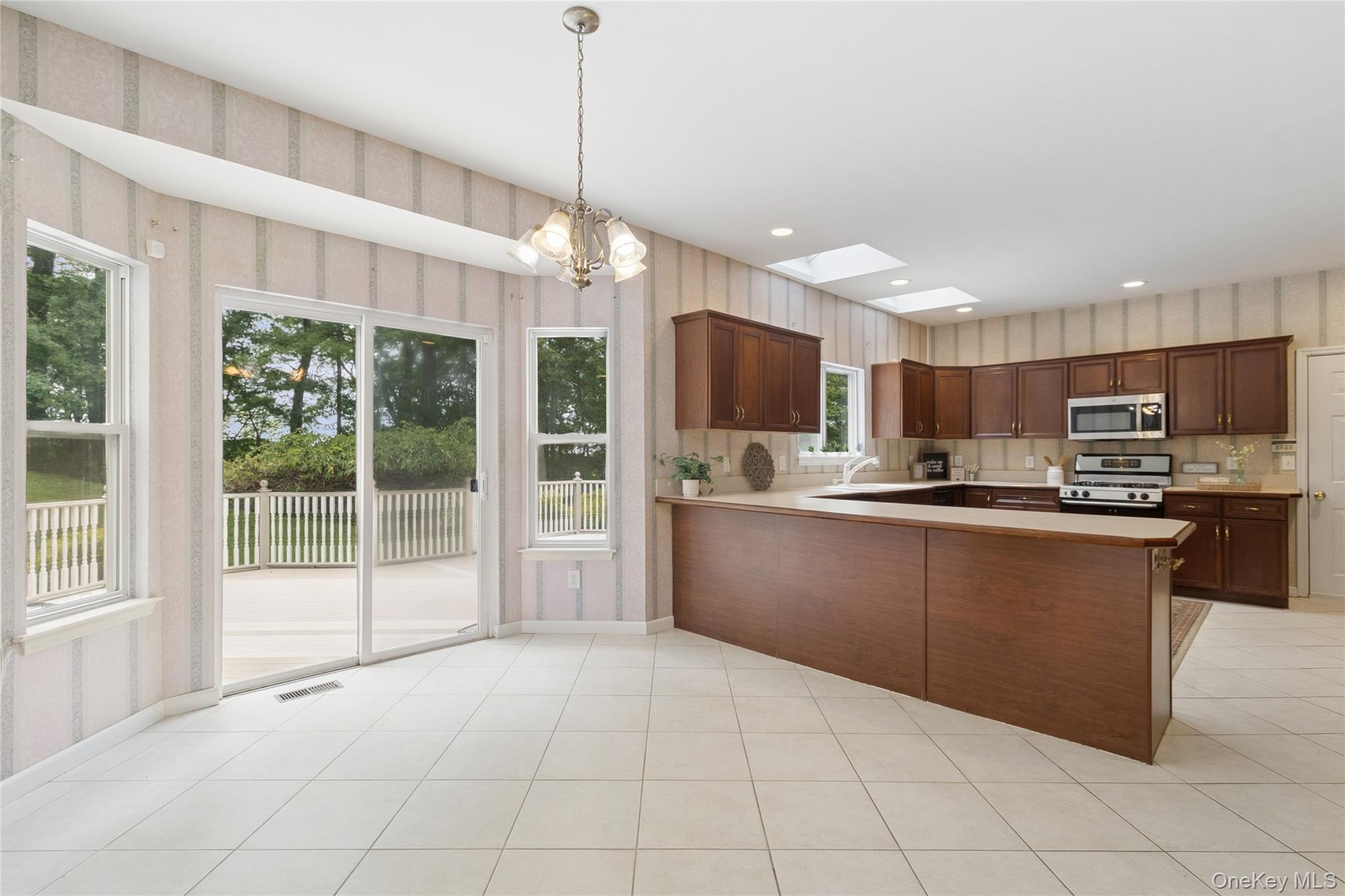 3 Heidi Lane, Mount Sinai, NY 11766