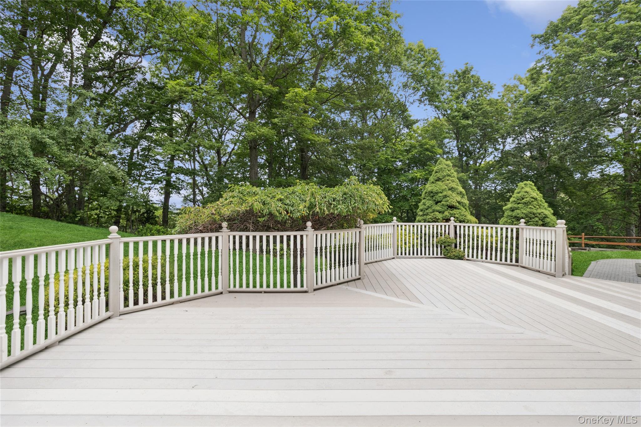 3 Heidi Lane, Mount Sinai, NY 11766