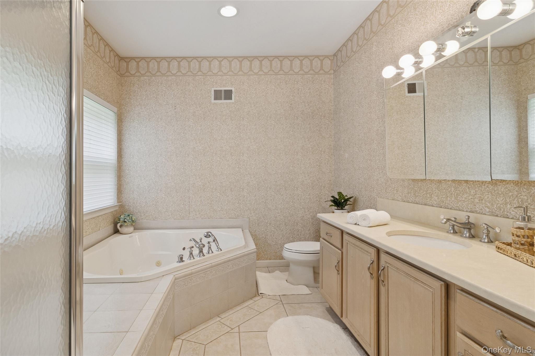 3 Heidi Lane, Mount Sinai, NY 11766