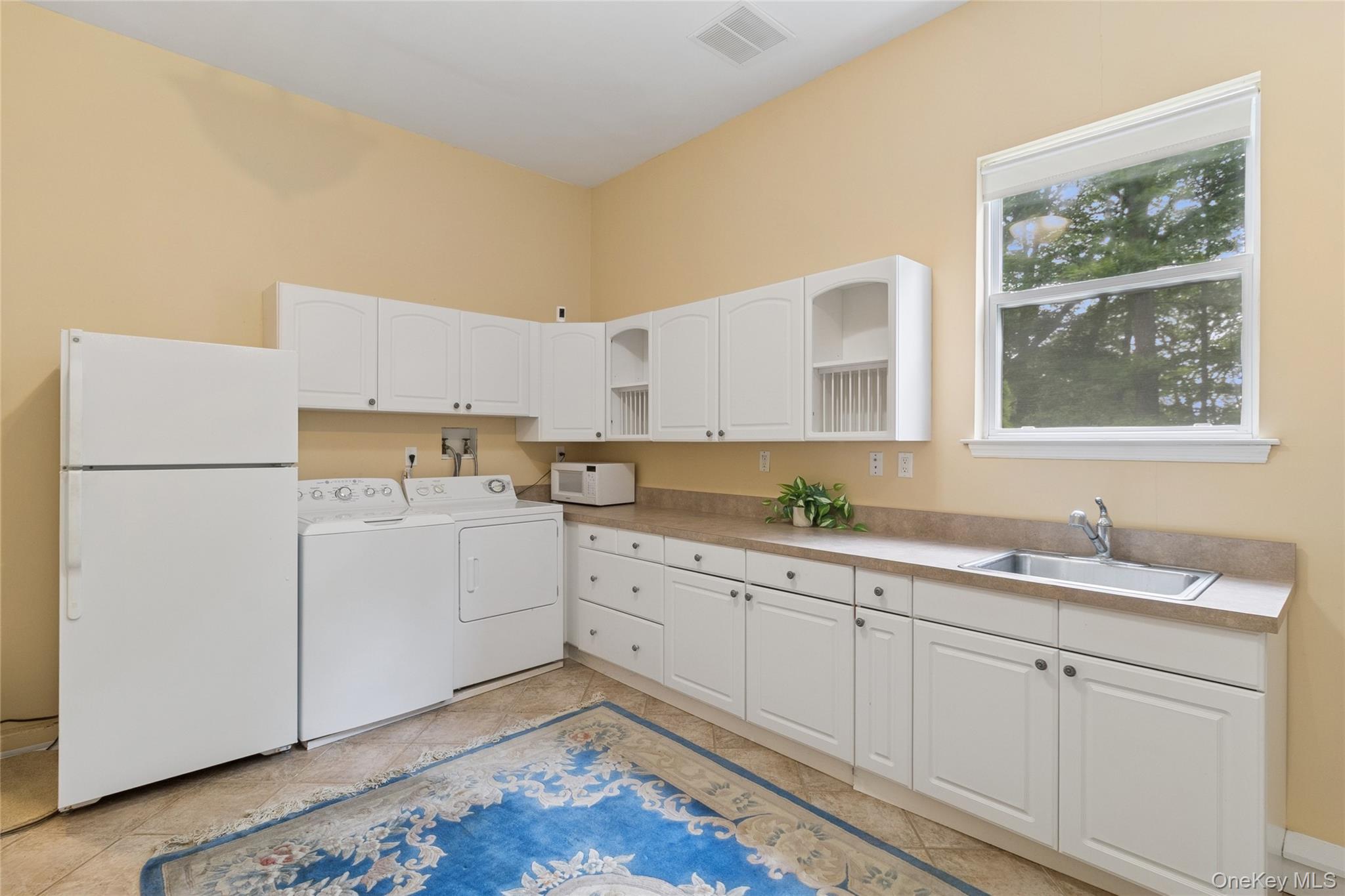 3 Heidi Lane, Mount Sinai, NY 11766