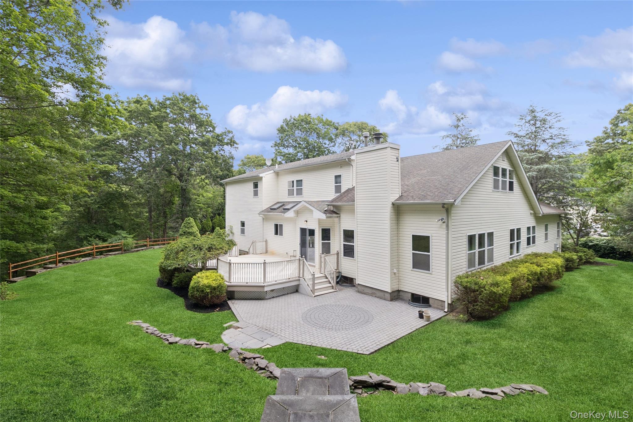 3 Heidi Lane, Mount Sinai, NY 11766