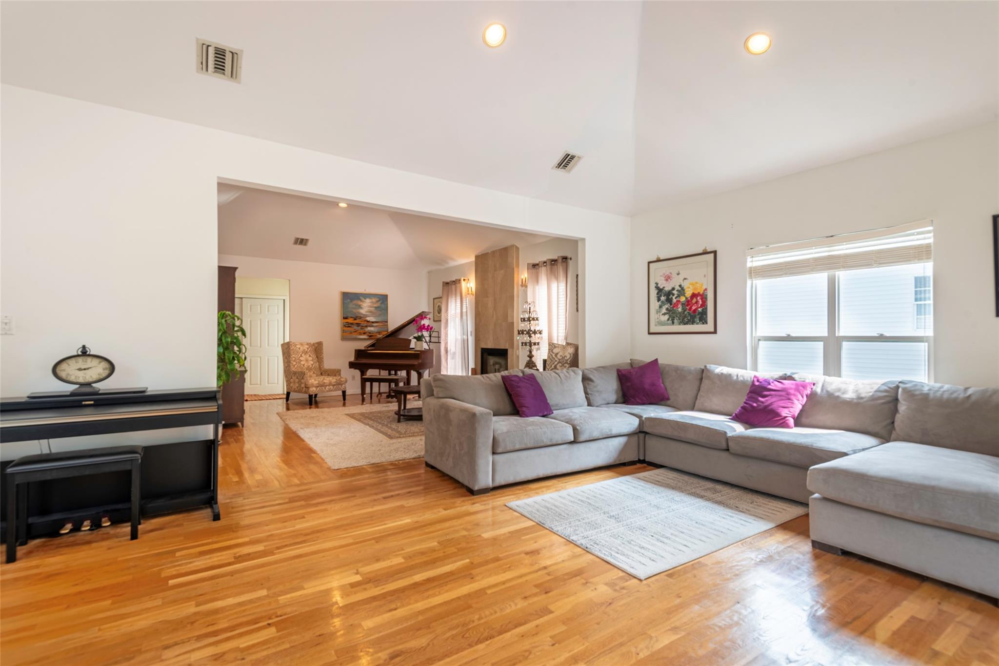 53 Vista Hill Road, Great Neck, NY 11021