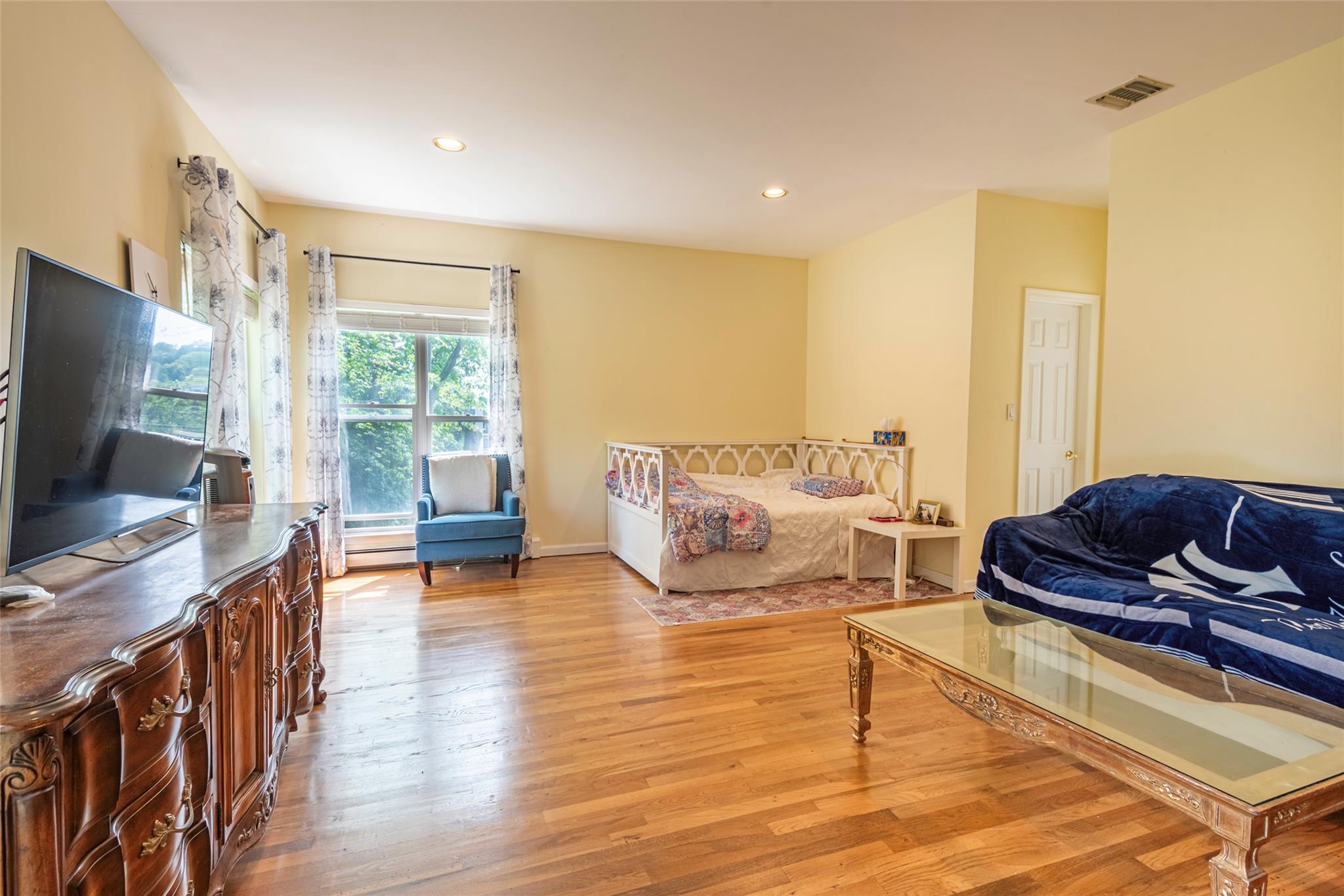 53 Vista Hill Road, Great Neck, NY 11021