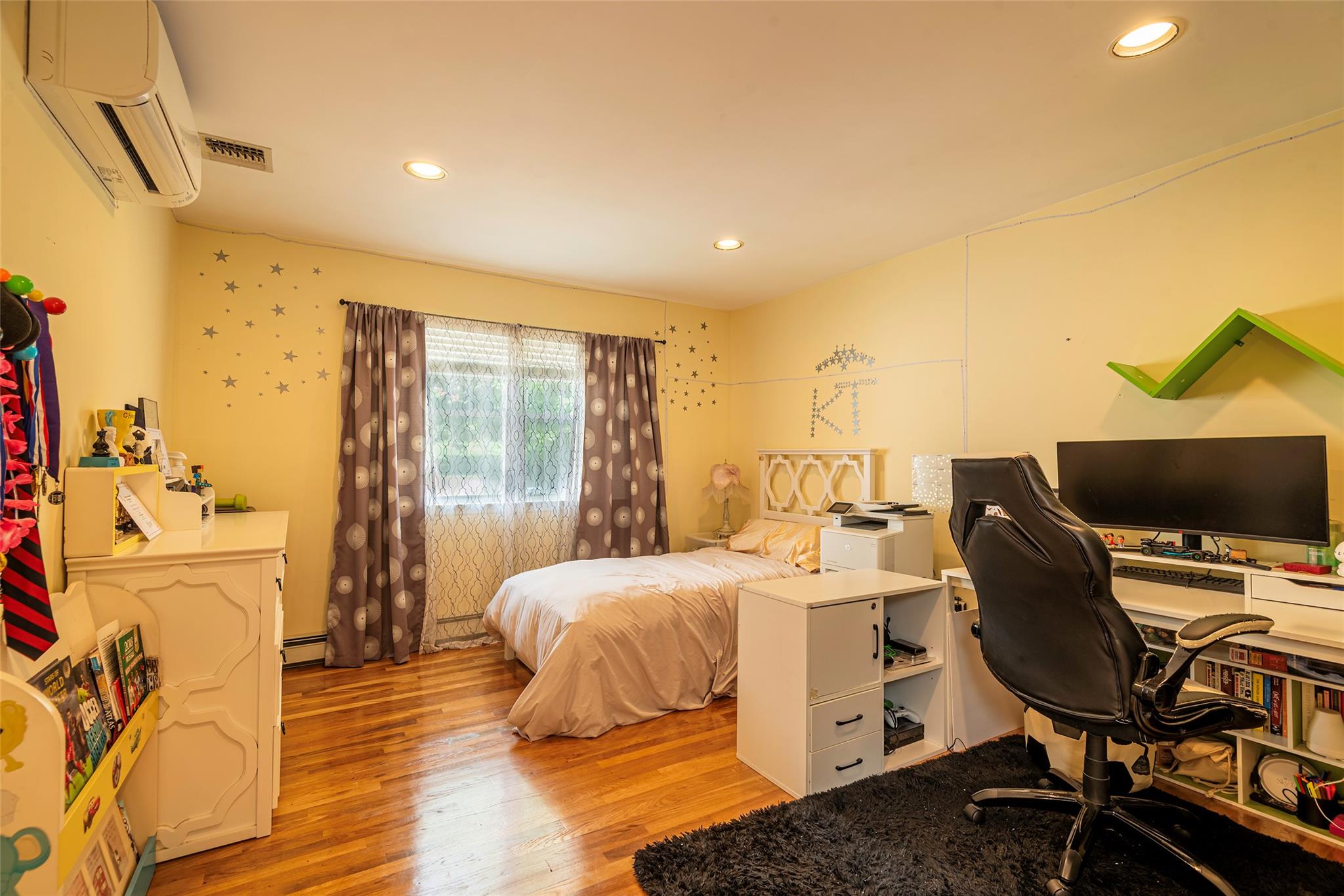 53 Vista Hill Road, Great Neck, NY 11021