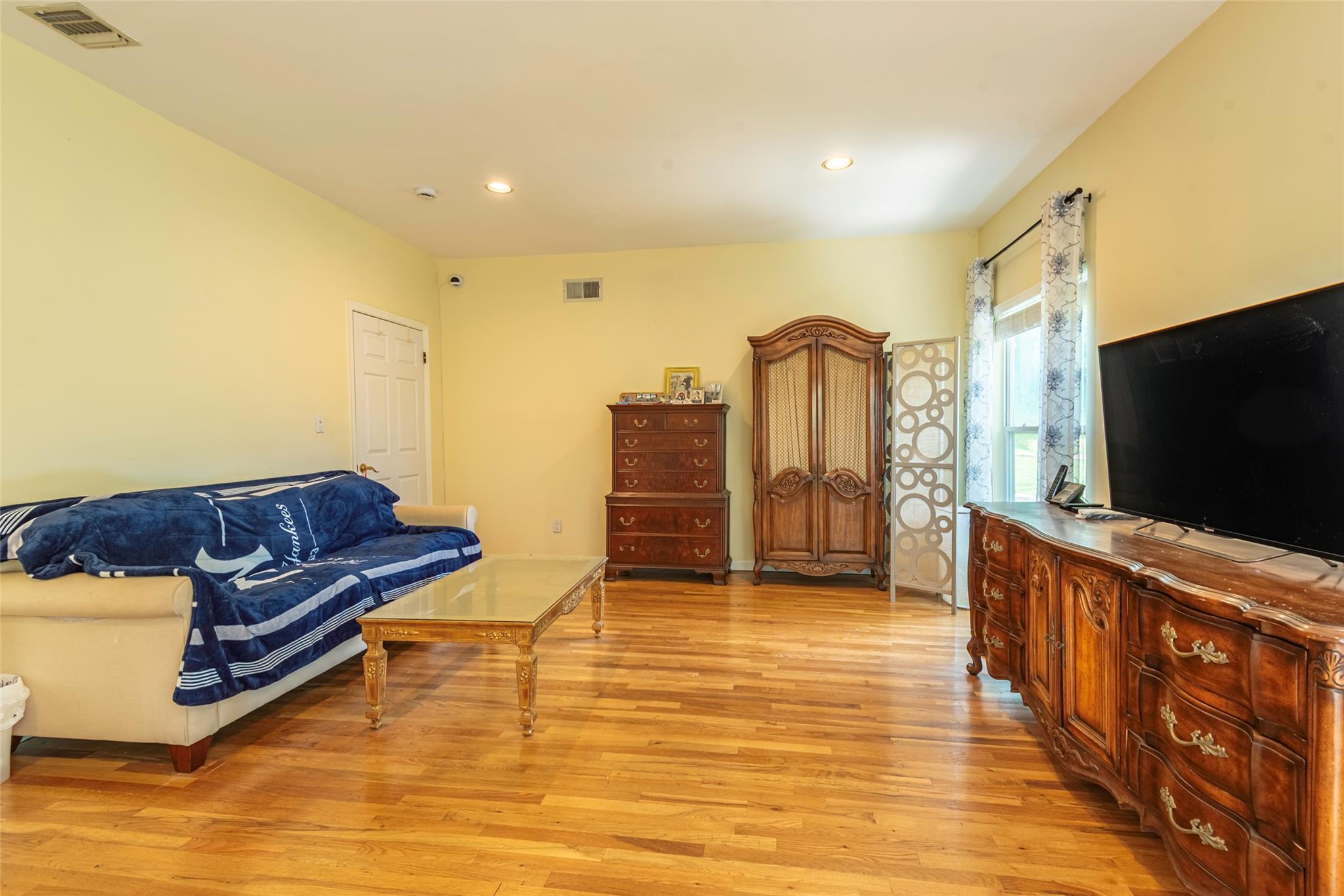 53 Vista Hill Road, Great Neck, NY 11021