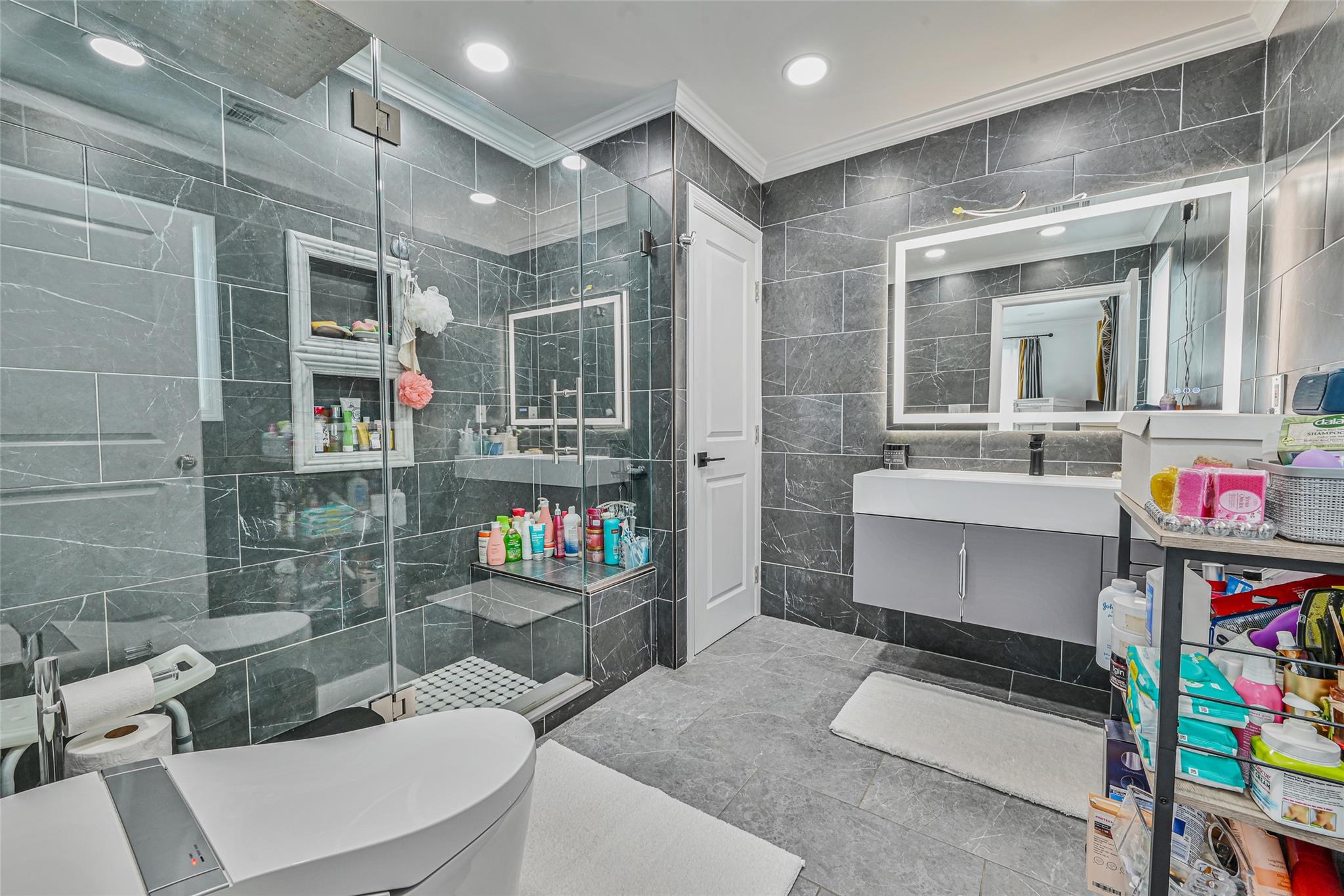 86 S Cabot Lane, Westbury, NY 11590