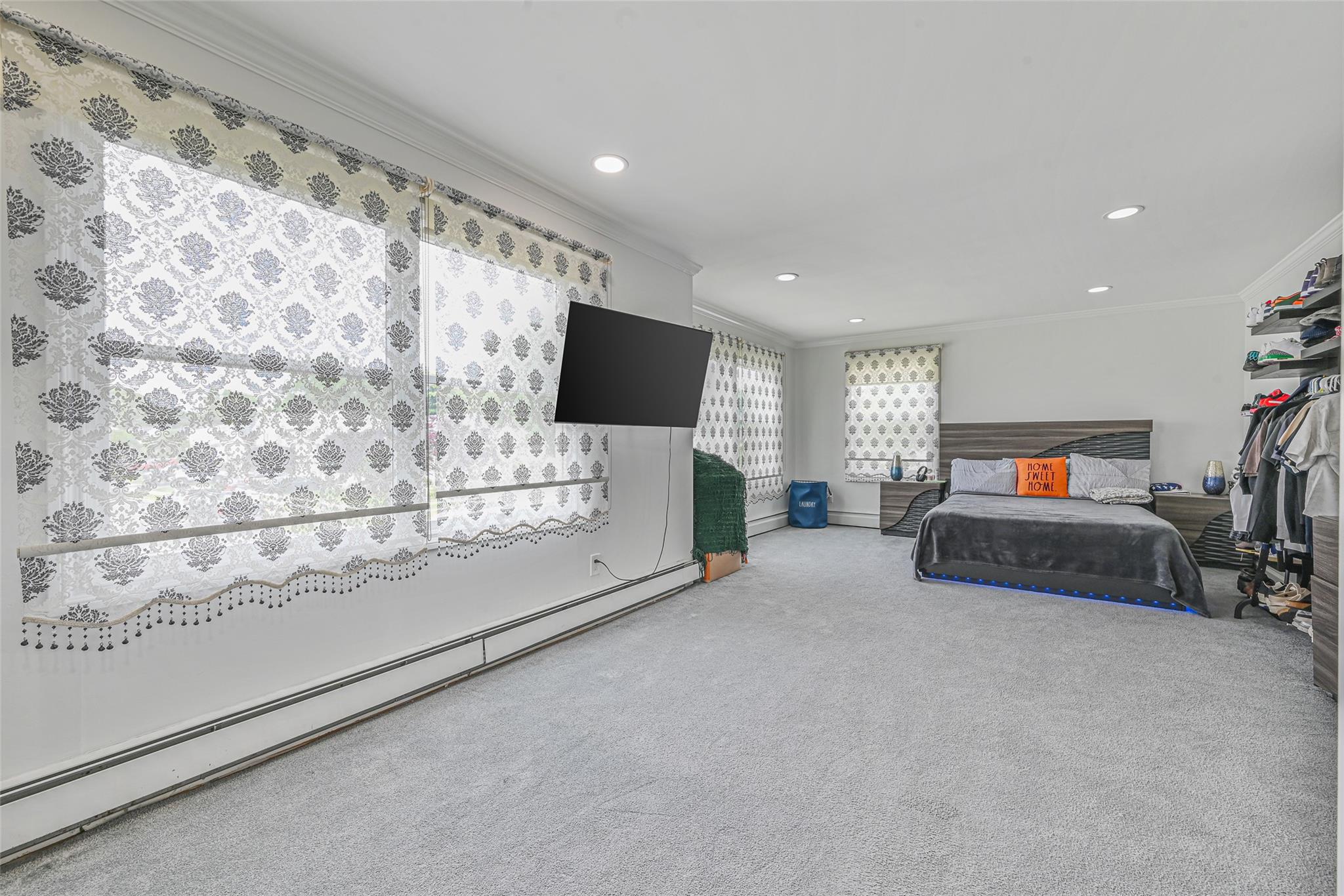 86 S Cabot Lane, Westbury, NY 11590