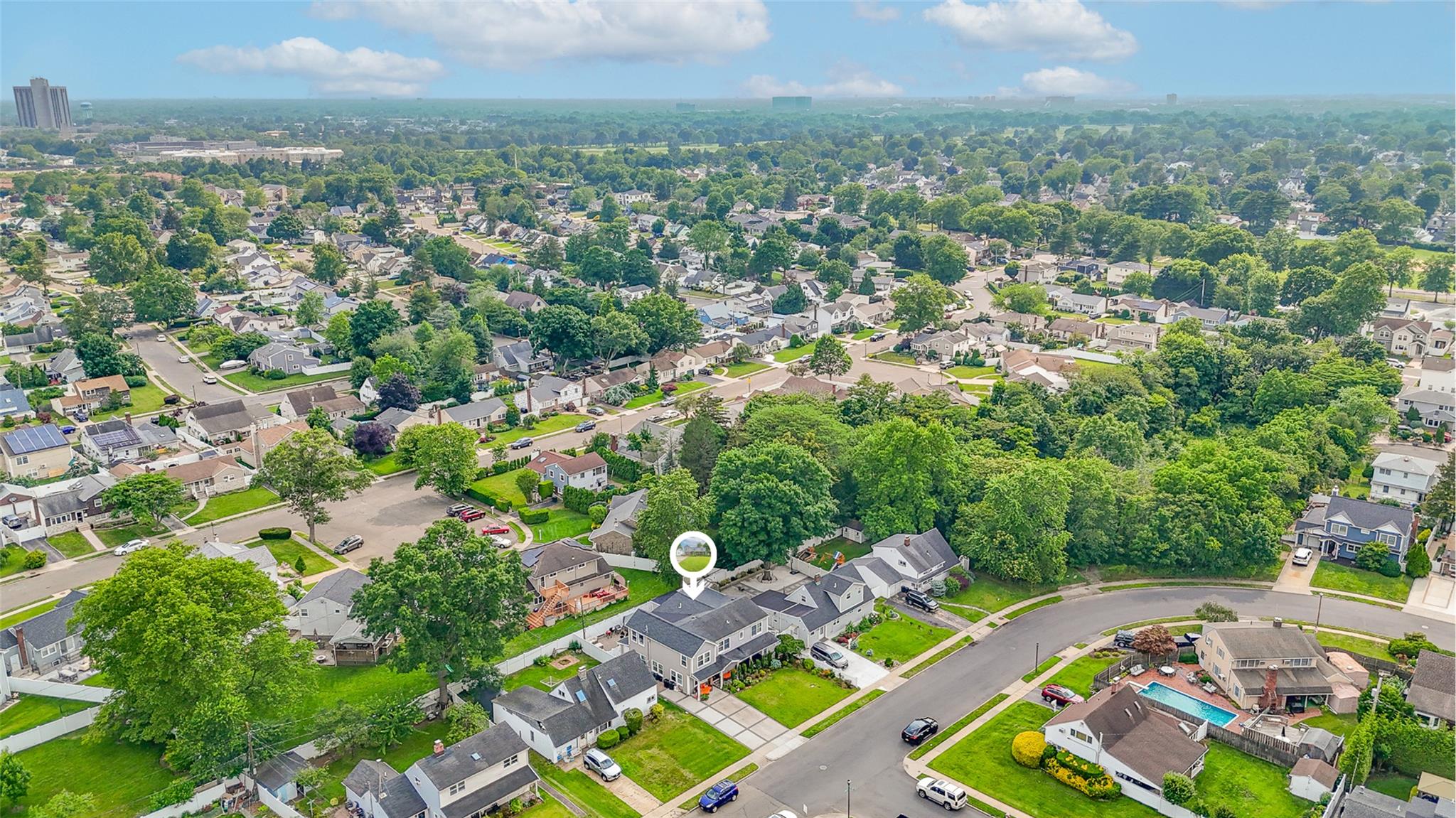 86 S Cabot Lane, Westbury, NY 11590