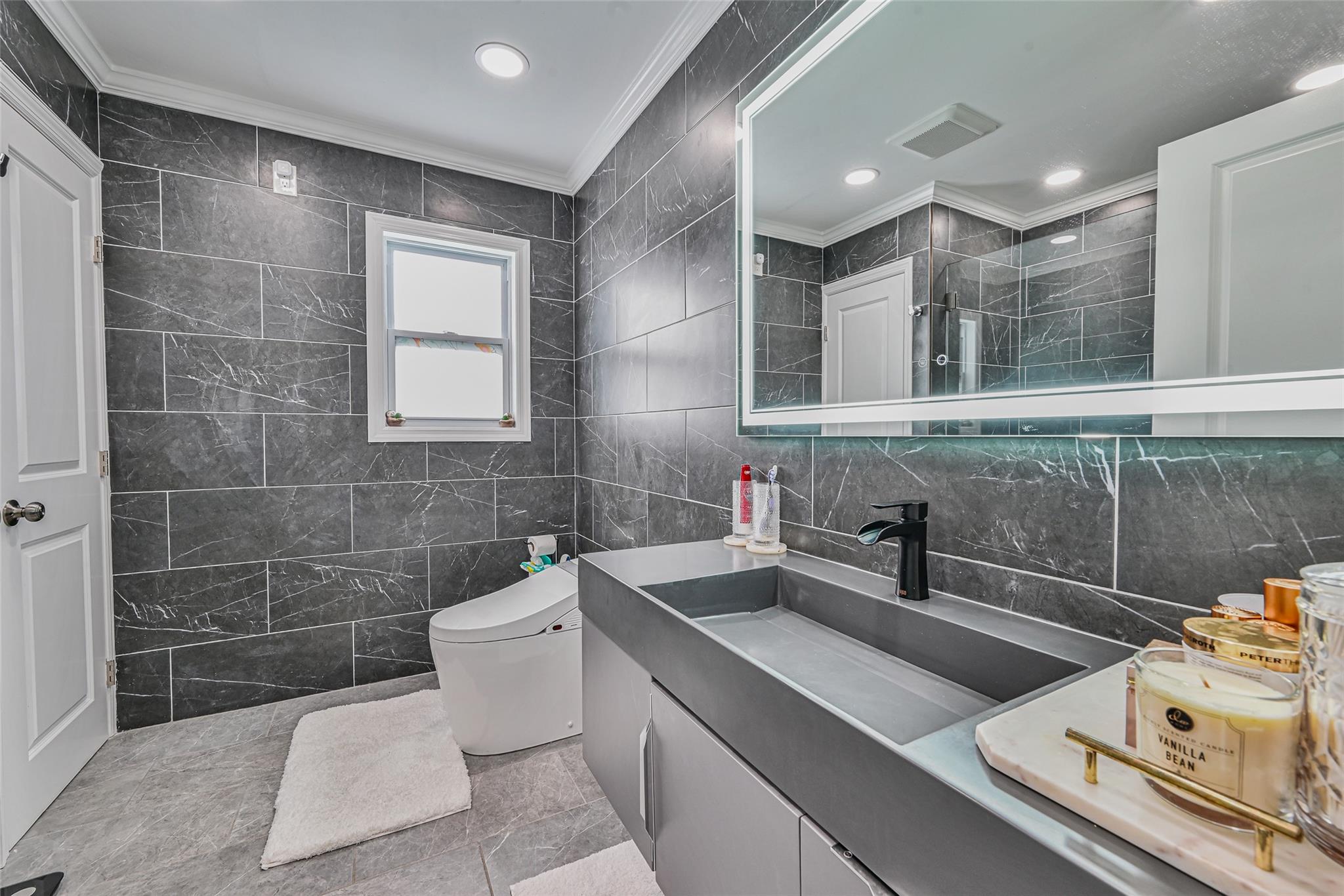 86 S Cabot Lane, Westbury, NY 11590