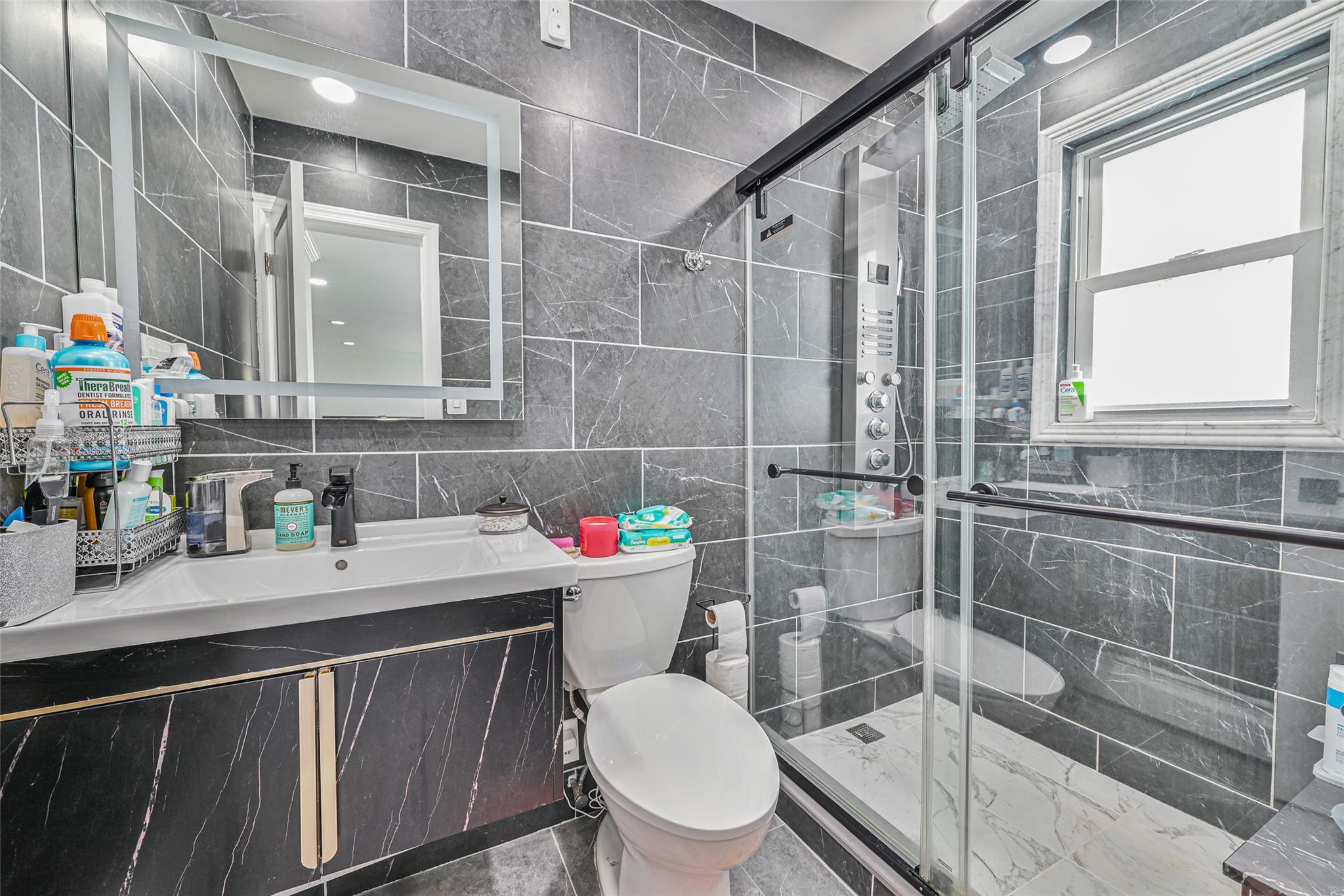 86 S Cabot Lane, Westbury, NY 11590