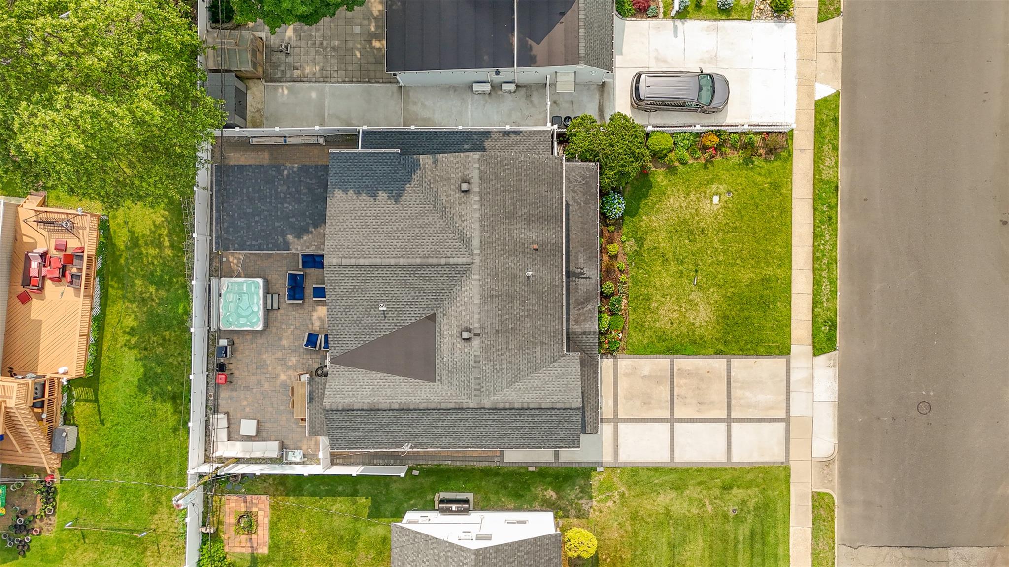 86 S Cabot Lane, Westbury, NY 11590