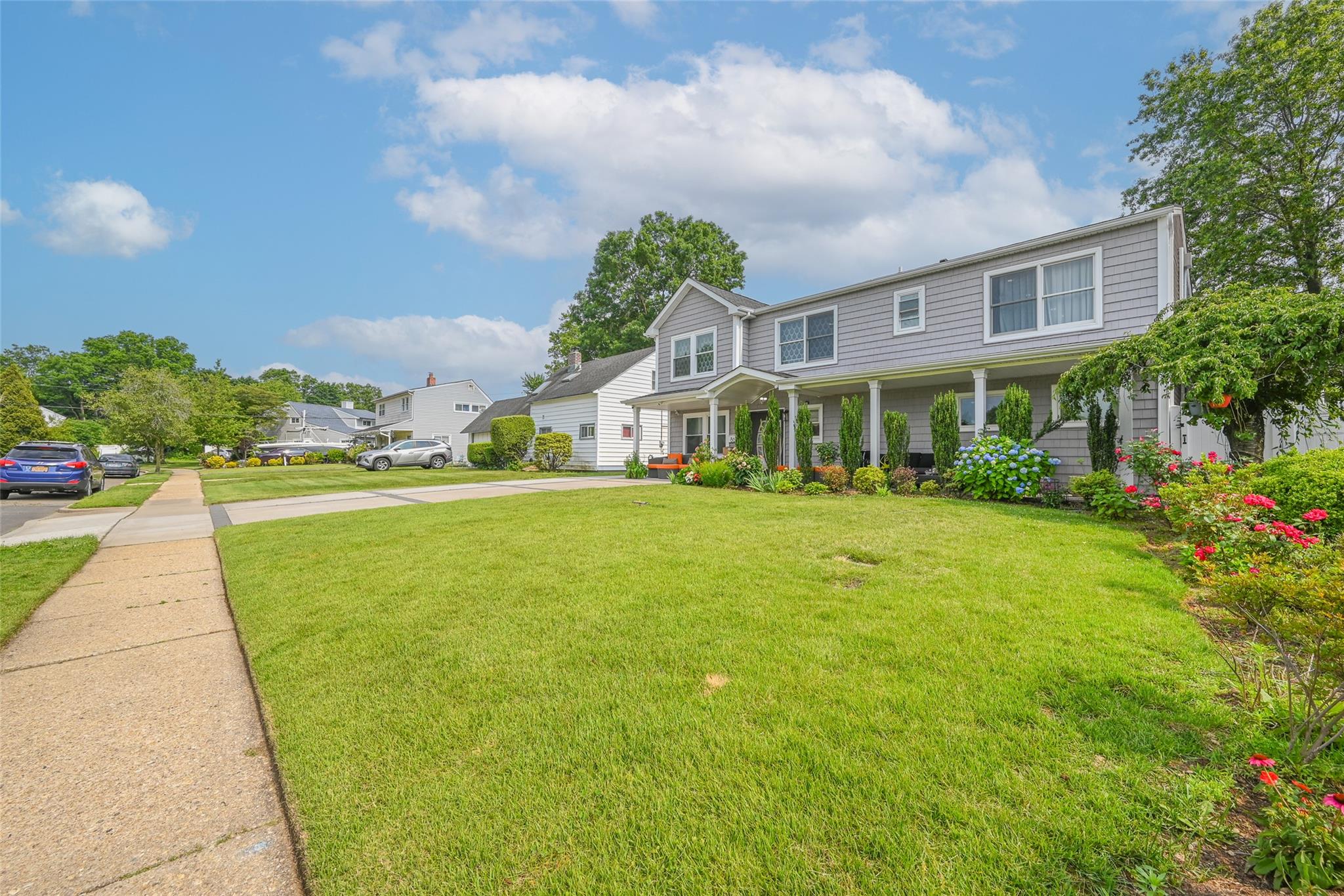 86 S Cabot Lane, Westbury, NY 11590