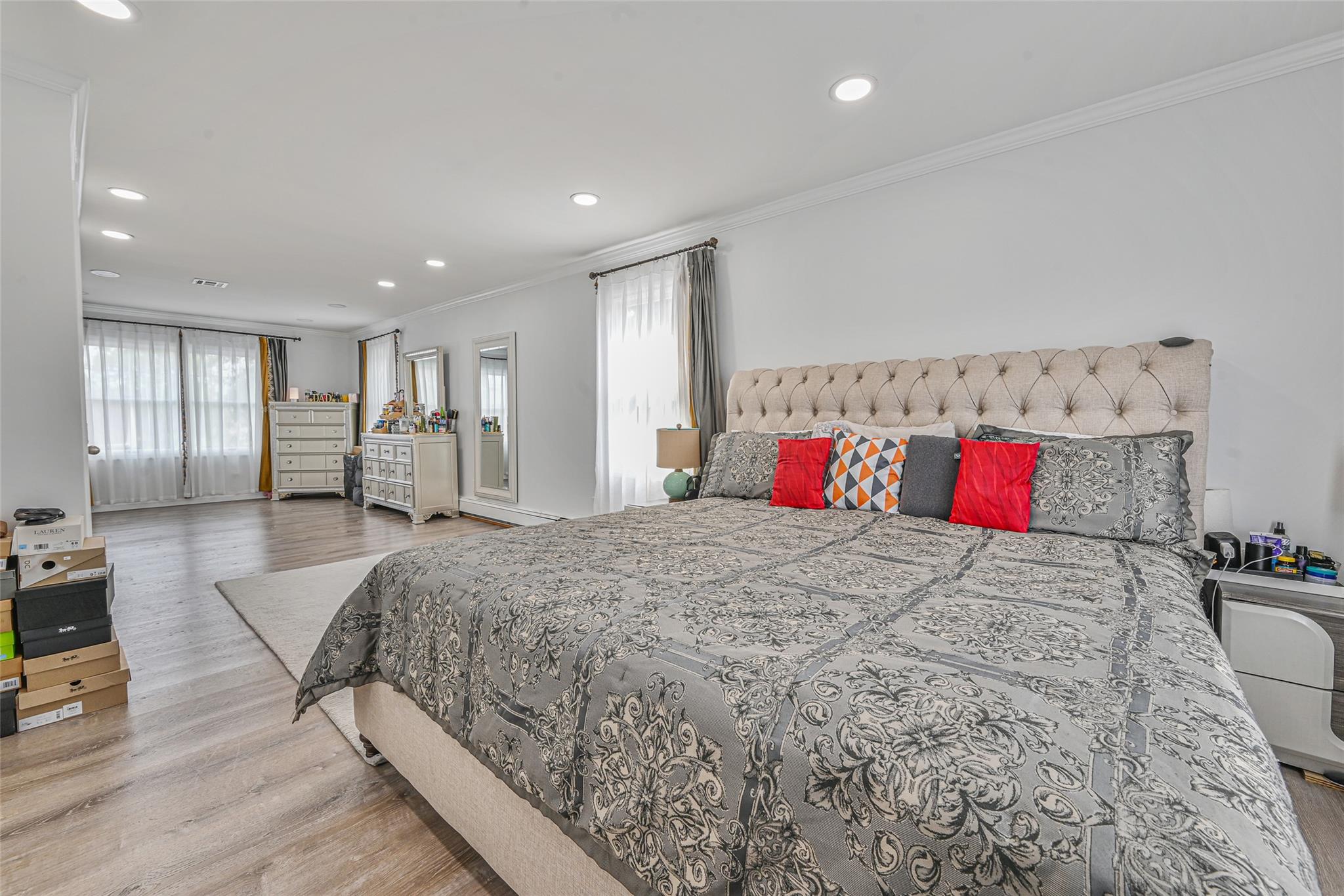 86 S Cabot Lane, Westbury, NY 11590