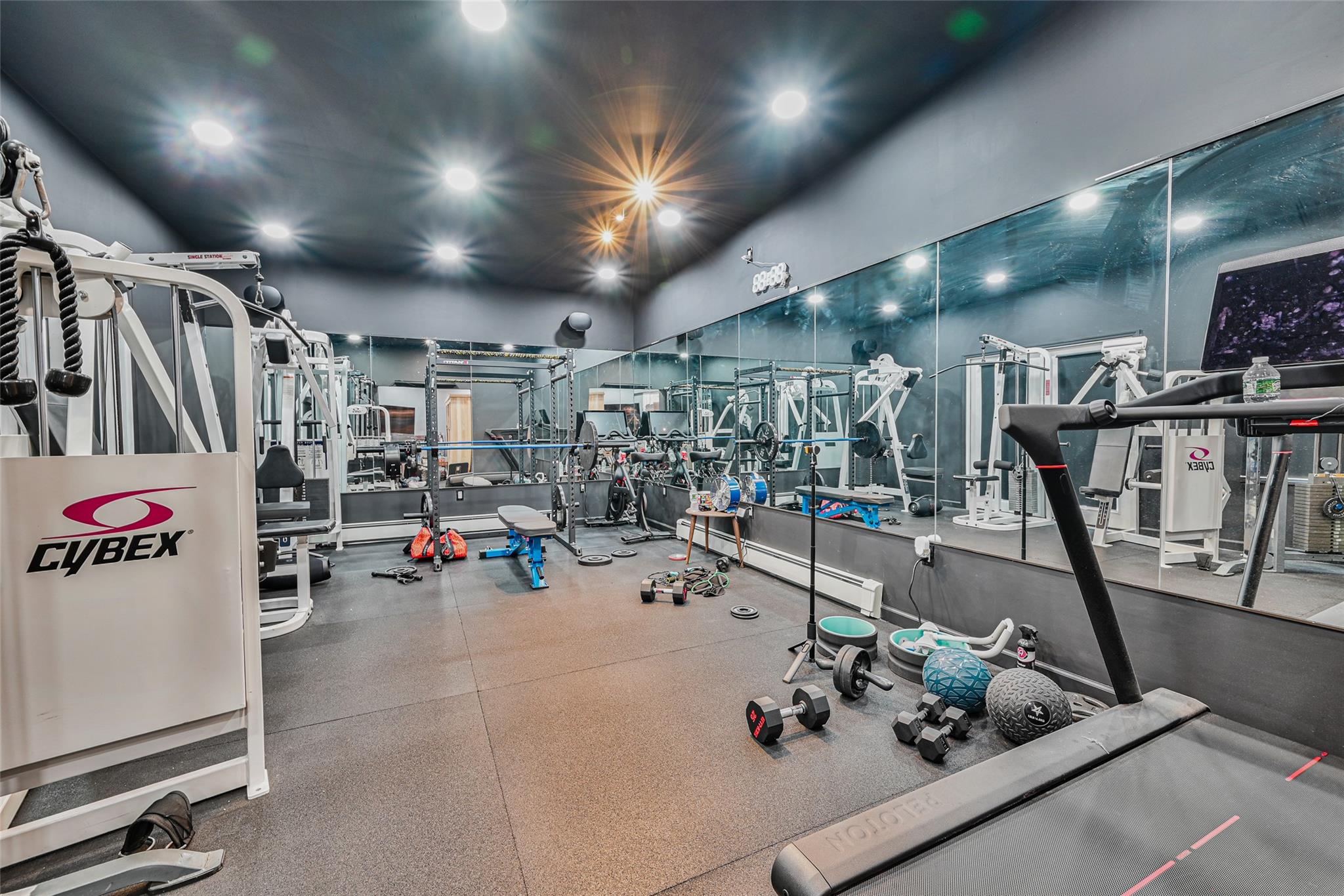 86 S Cabot Lane, Westbury, NY 11590