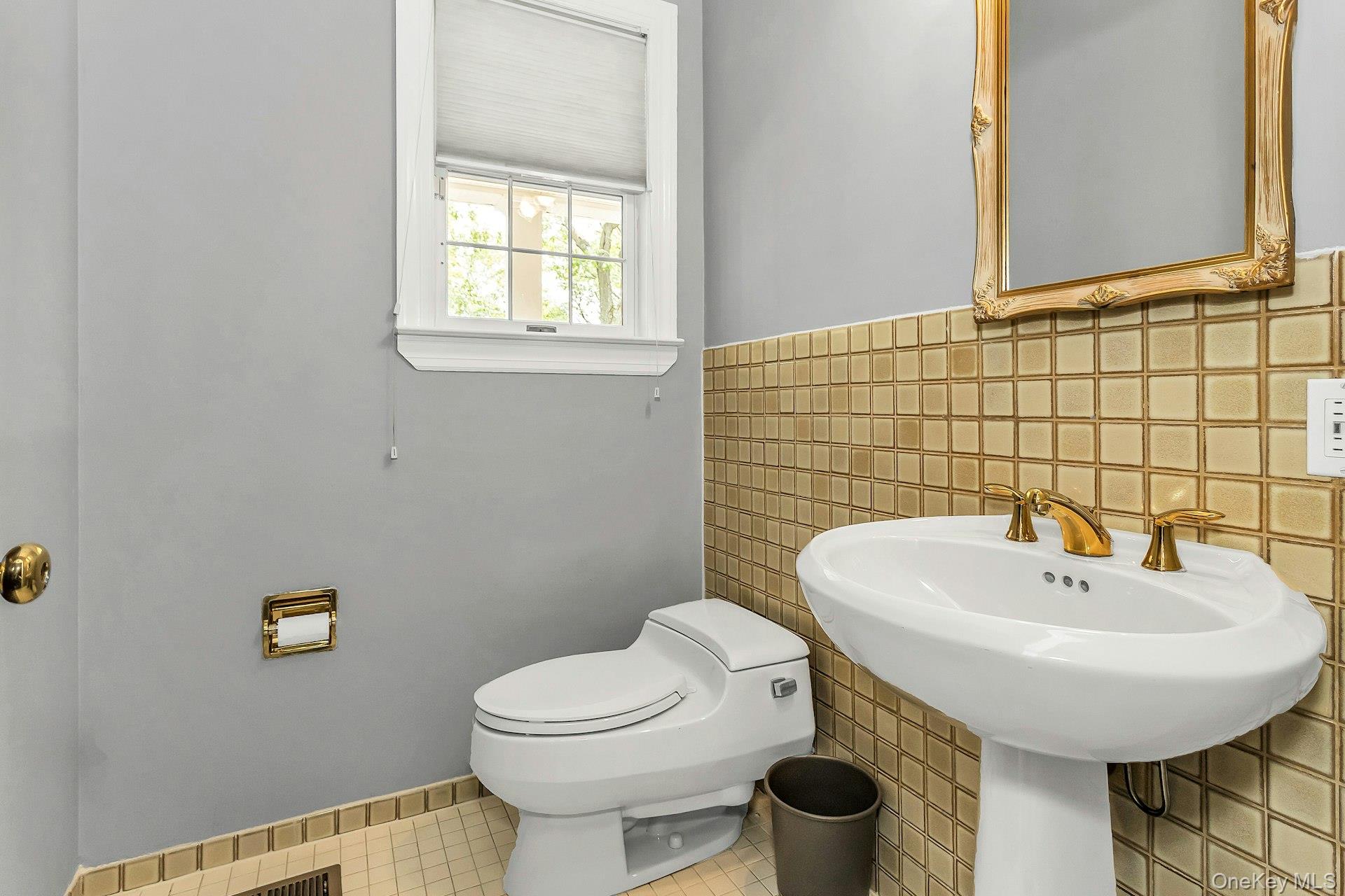 12 Orient Avenue, Northport, NY 11768