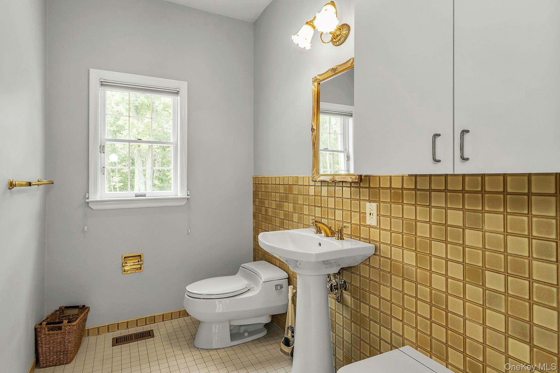 12 Orient Avenue, Northport, NY 11768