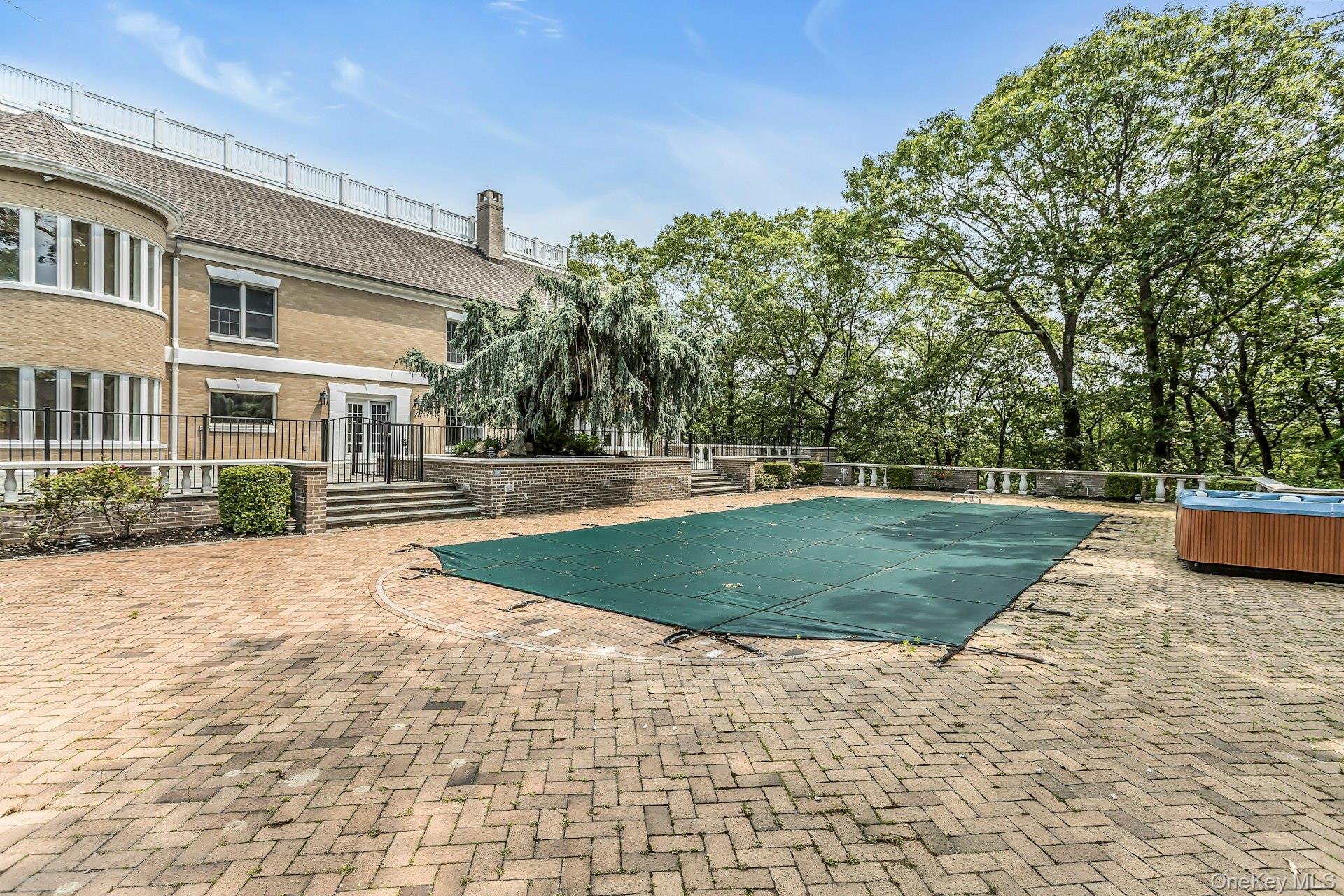 12 Orient Avenue, Northport, NY 11768