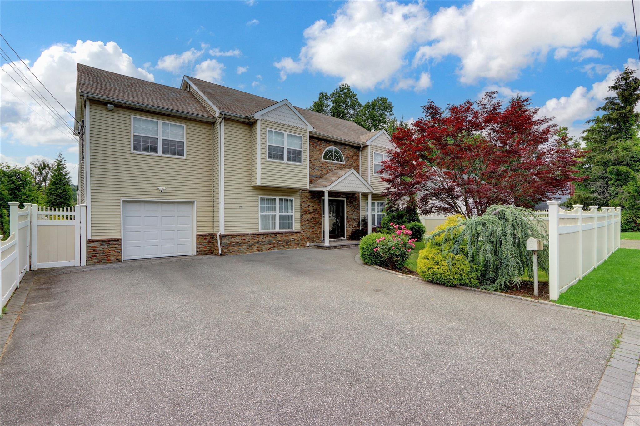 2441 New York Avenue, Melville, NY 11747