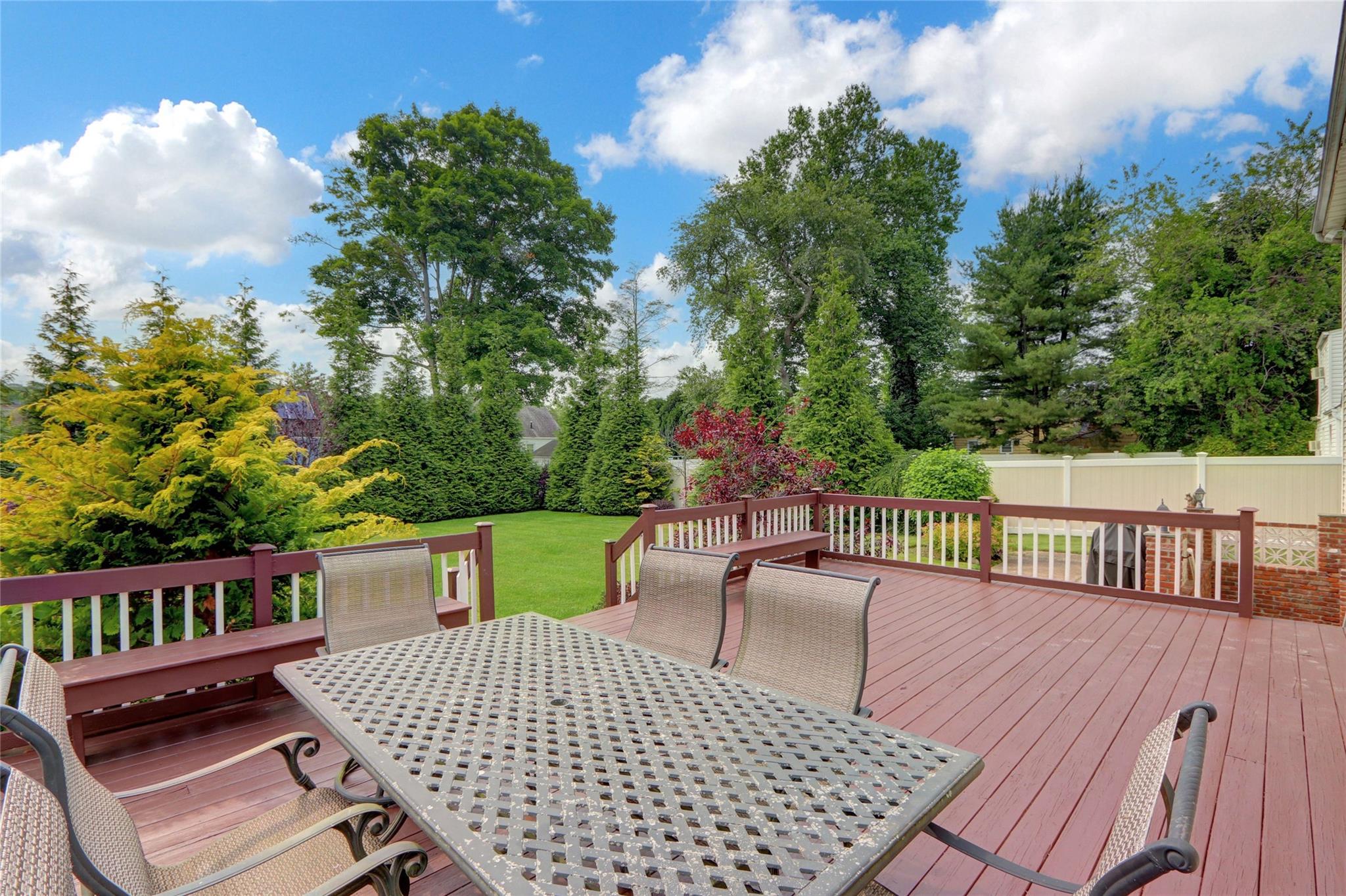 2441 New York Avenue, Melville, NY 11747