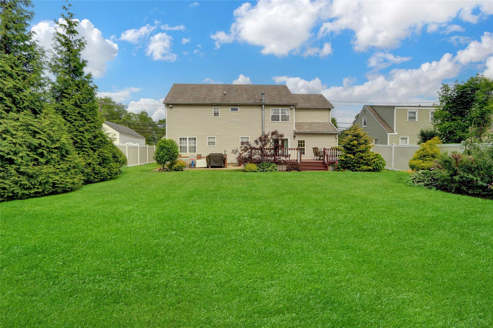 2441 New York Avenue, Melville, NY 11747