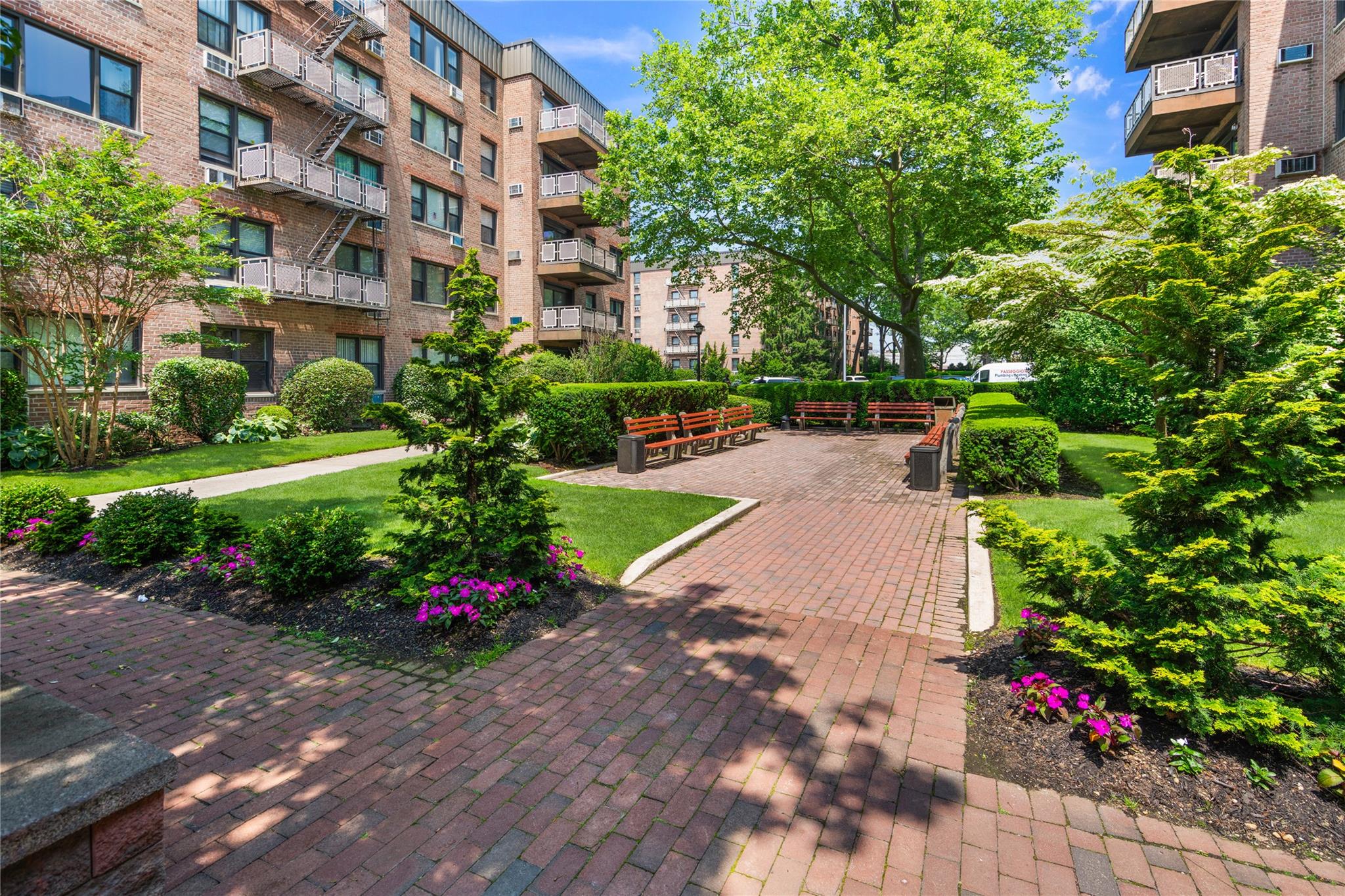 3 Birchwood Court # #5K, Mineola, NY 11501
