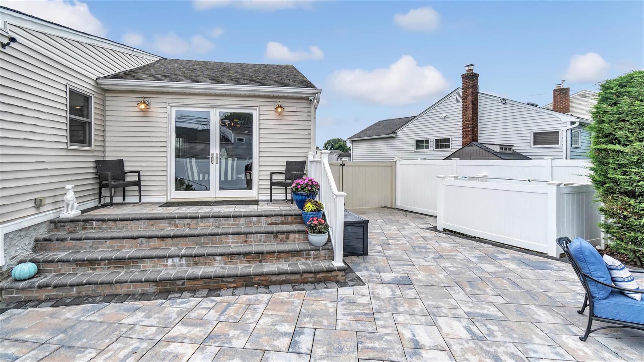 20 Margaret Road, Massapequa, NY 11758