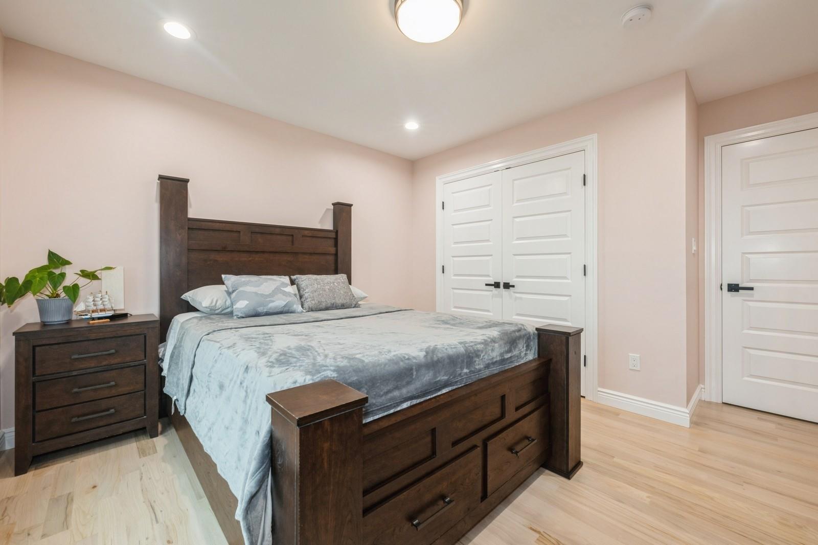 215 Marguerite Ave, South Floral Park, NY 11001