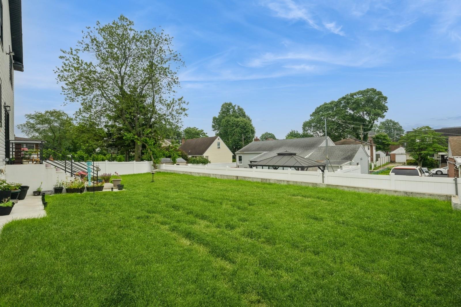 215 Marguerite Ave, South Floral Park, NY 11001