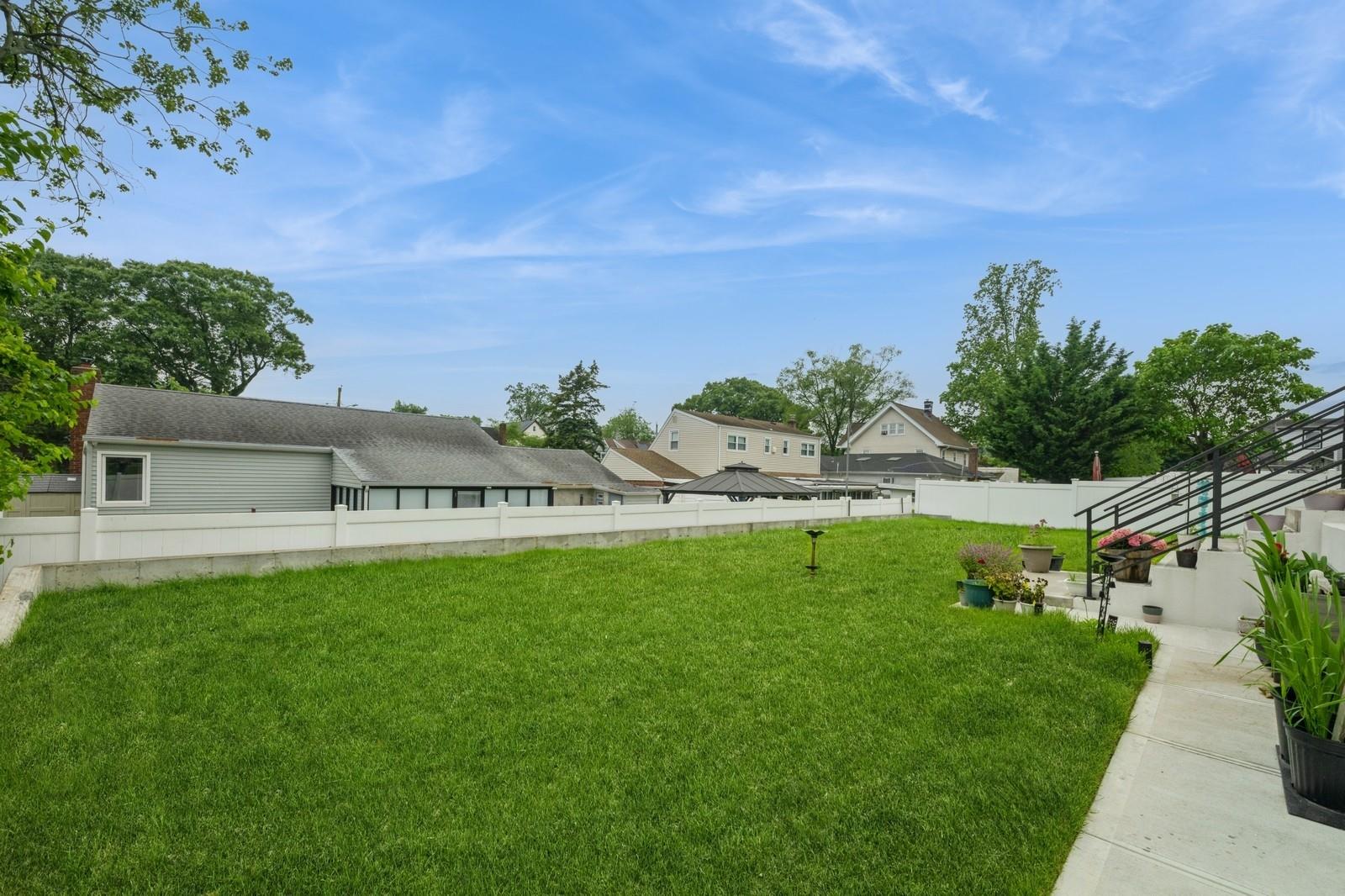 215 Marguerite Ave, South Floral Park, NY 11001