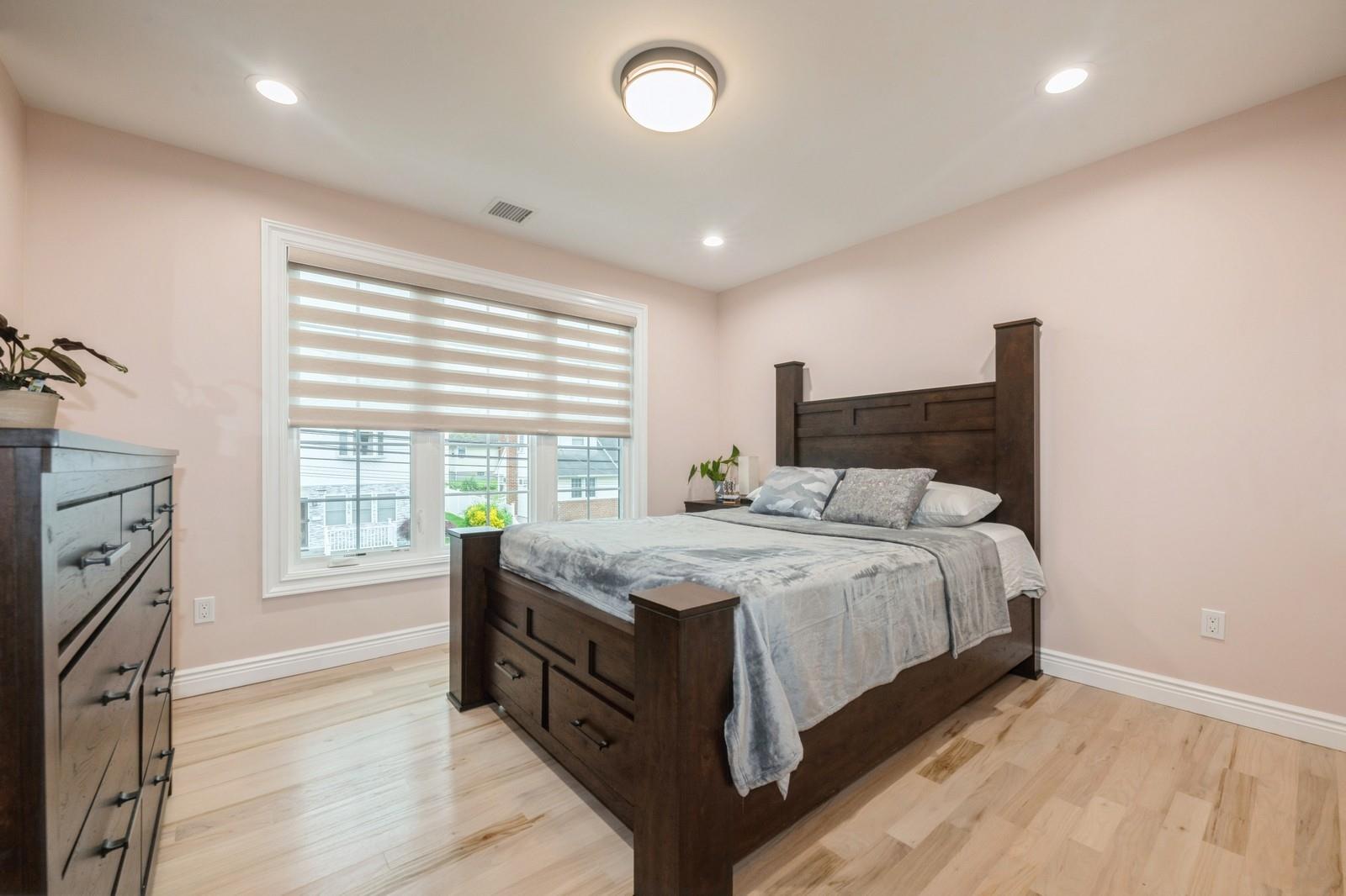 215 Marguerite Ave, South Floral Park, NY 11001