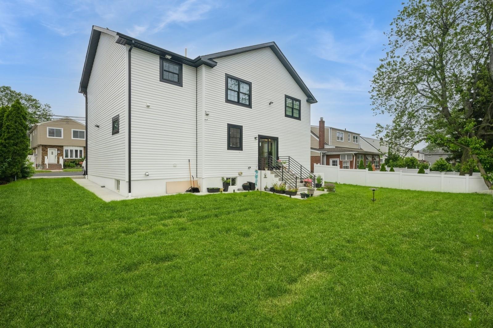 215 Marguerite Ave, South Floral Park, NY 11001