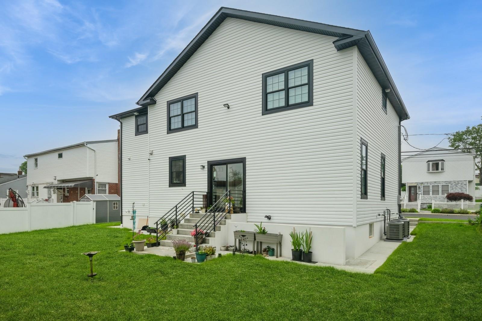 215 Marguerite Ave, South Floral Park, NY 11001