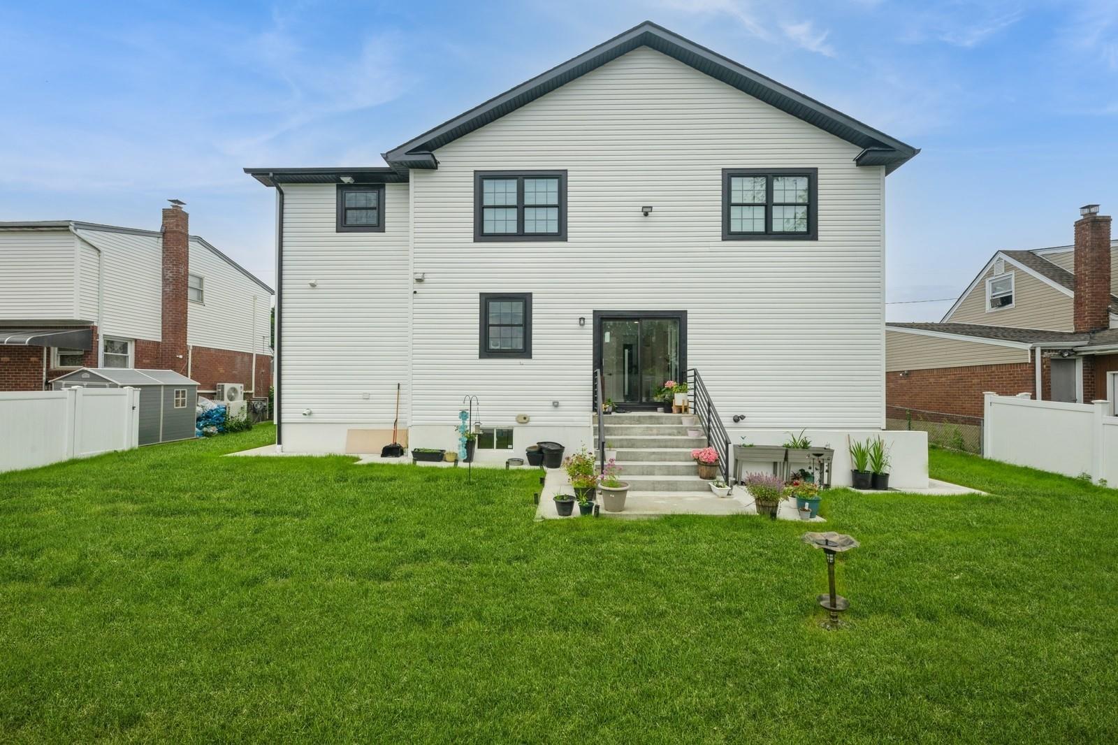 215 Marguerite Ave, South Floral Park, NY 11001