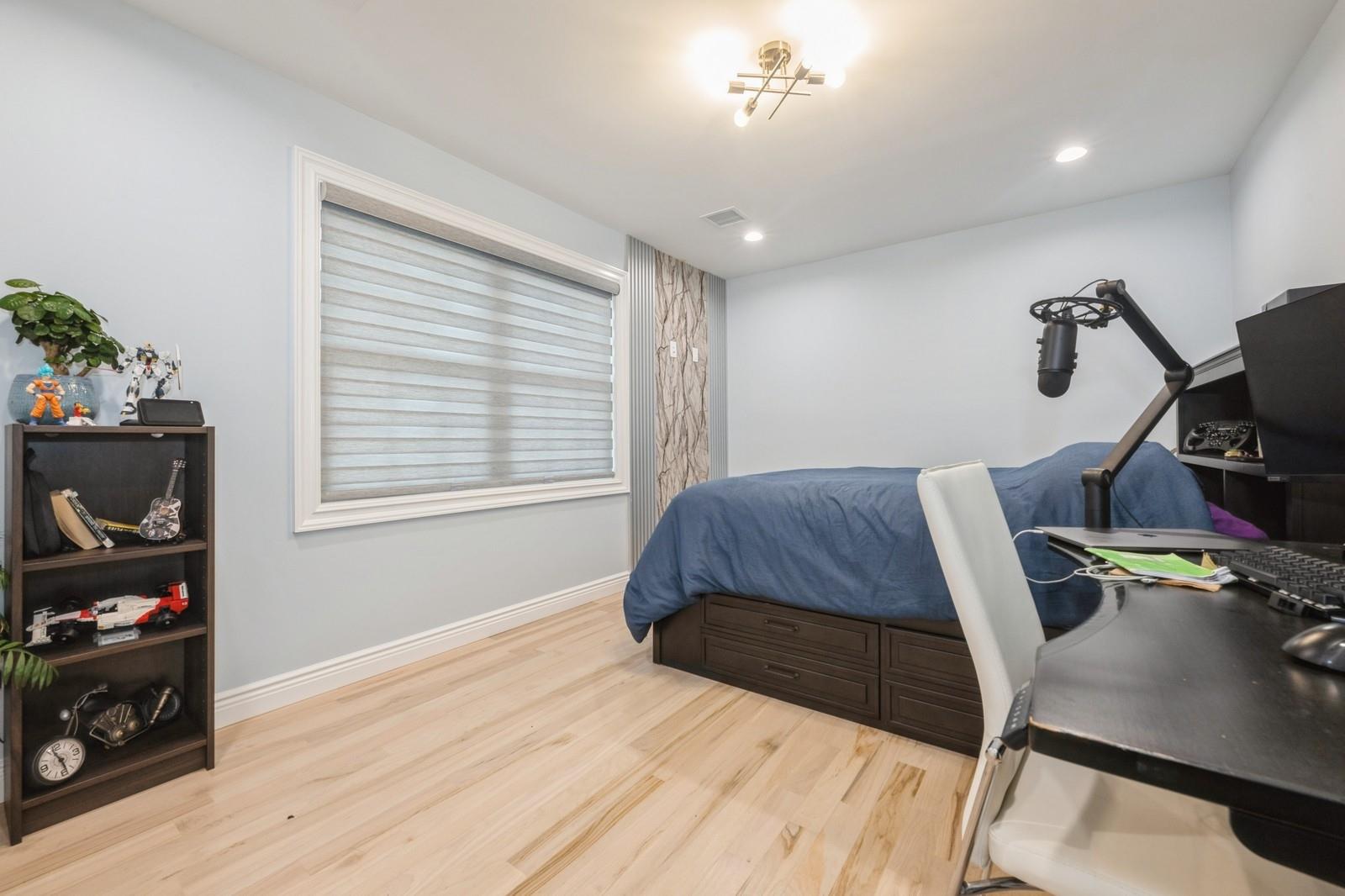 215 Marguerite Ave, South Floral Park, NY 11001