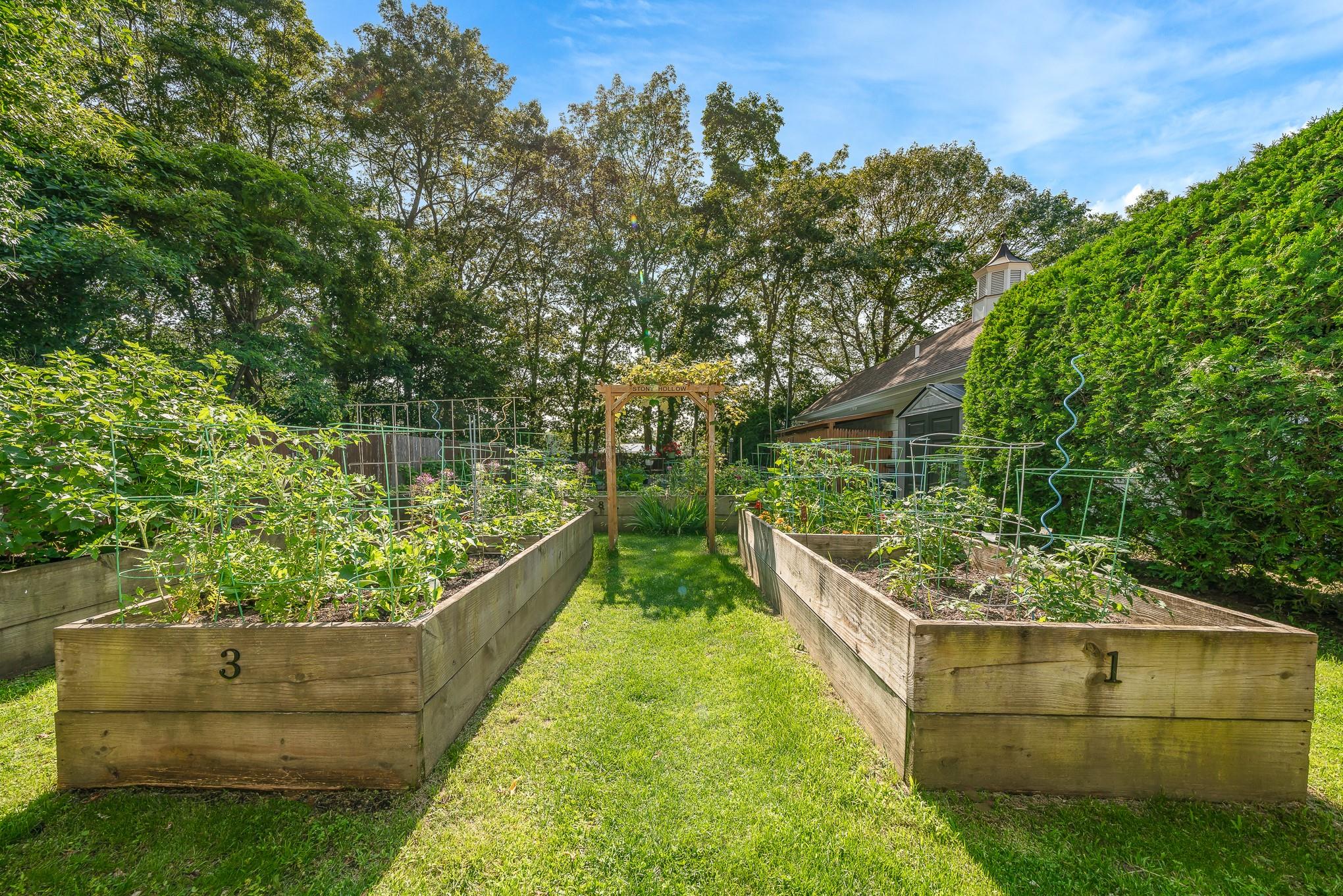 460 Old Town Road # 26P, Port Jefferson Station, NY 11776