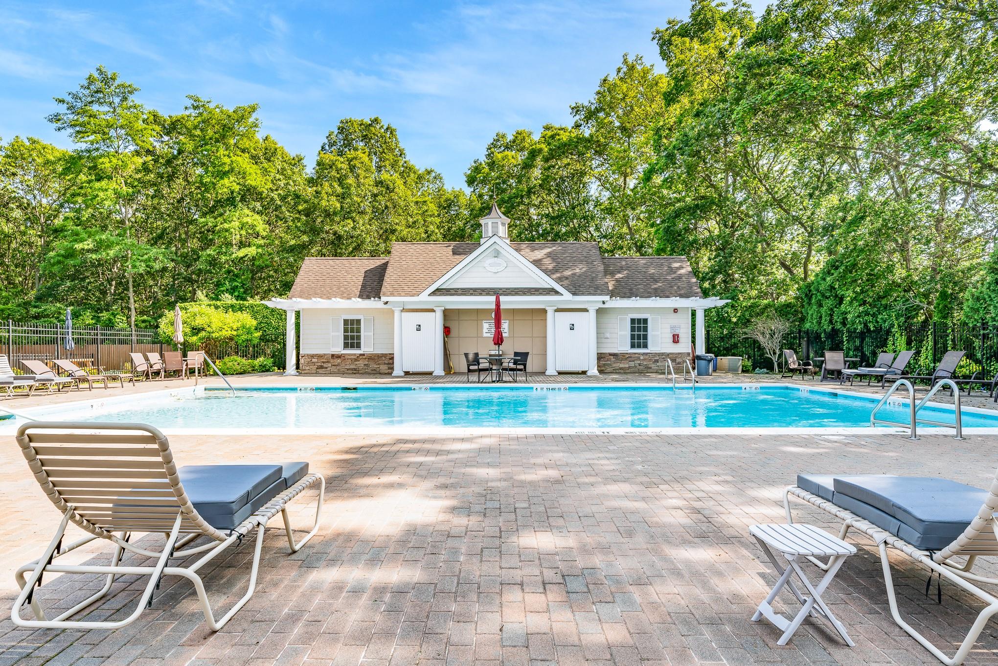 460 Old Town Road # 26P, Port Jefferson Station, NY 11776