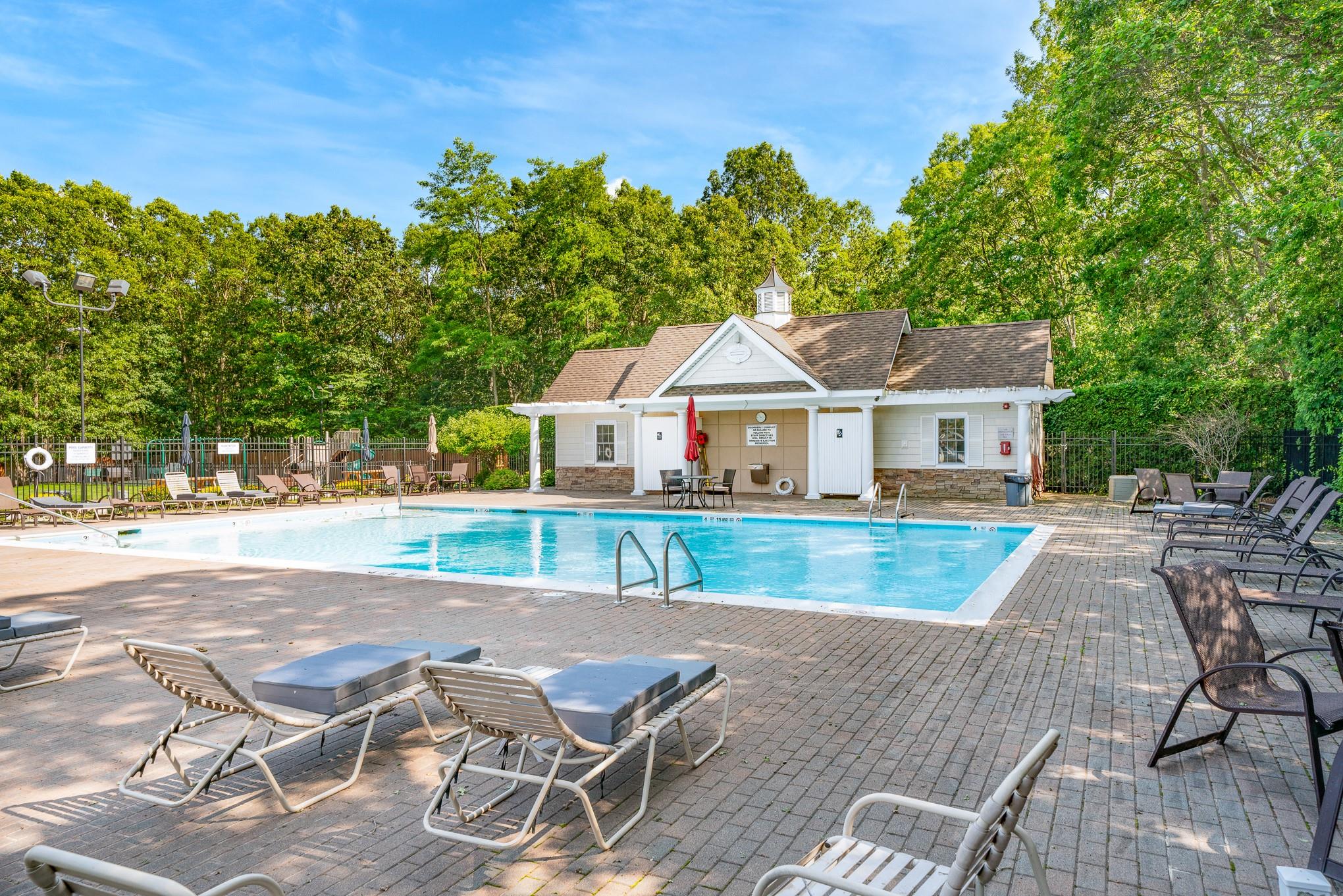 460 Old Town Road # 26P, Port Jefferson Station, NY 11776