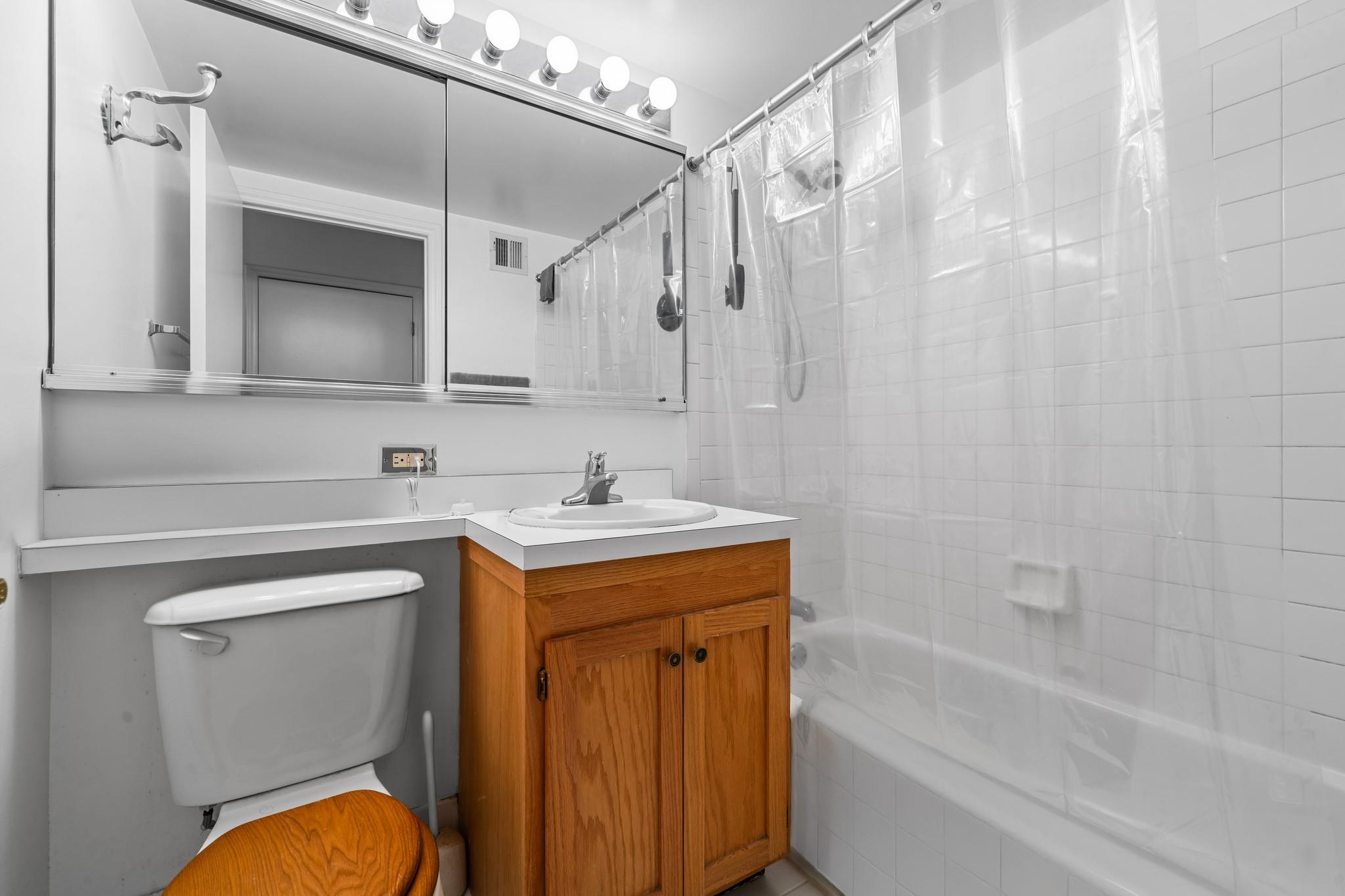 2235 Frederick Douglass Boulevard # 7B, New York (Manhattan), NY 10027