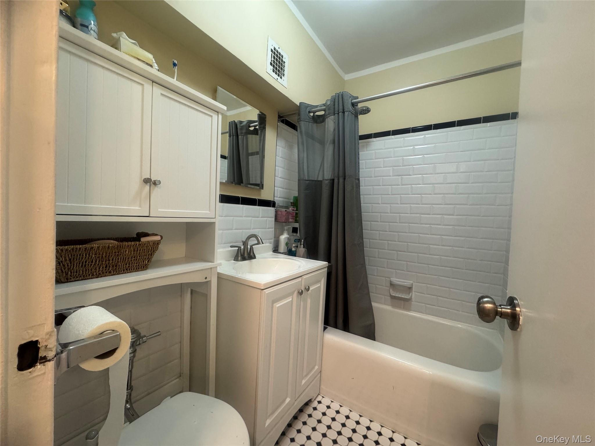 76-26 113 Street # 2 D, Forest Hills, NY 11375