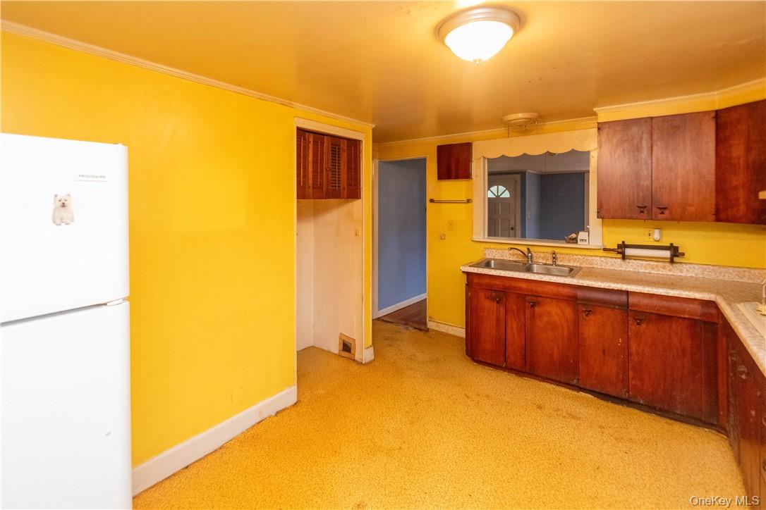 9 Oakland Avenue, Walden, NY 12586