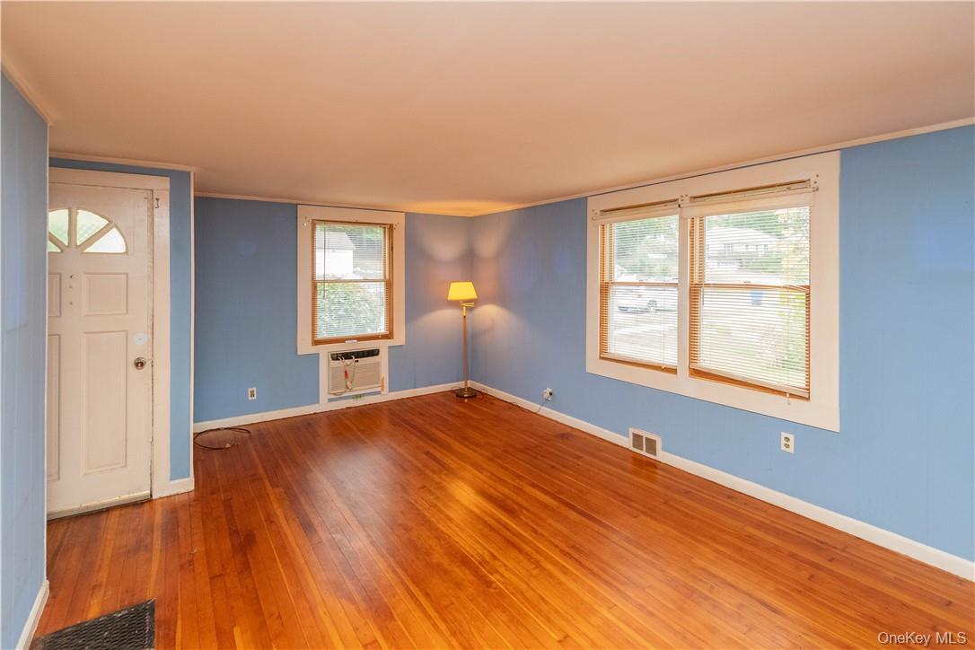 9 Oakland Avenue, Walden, NY 12586