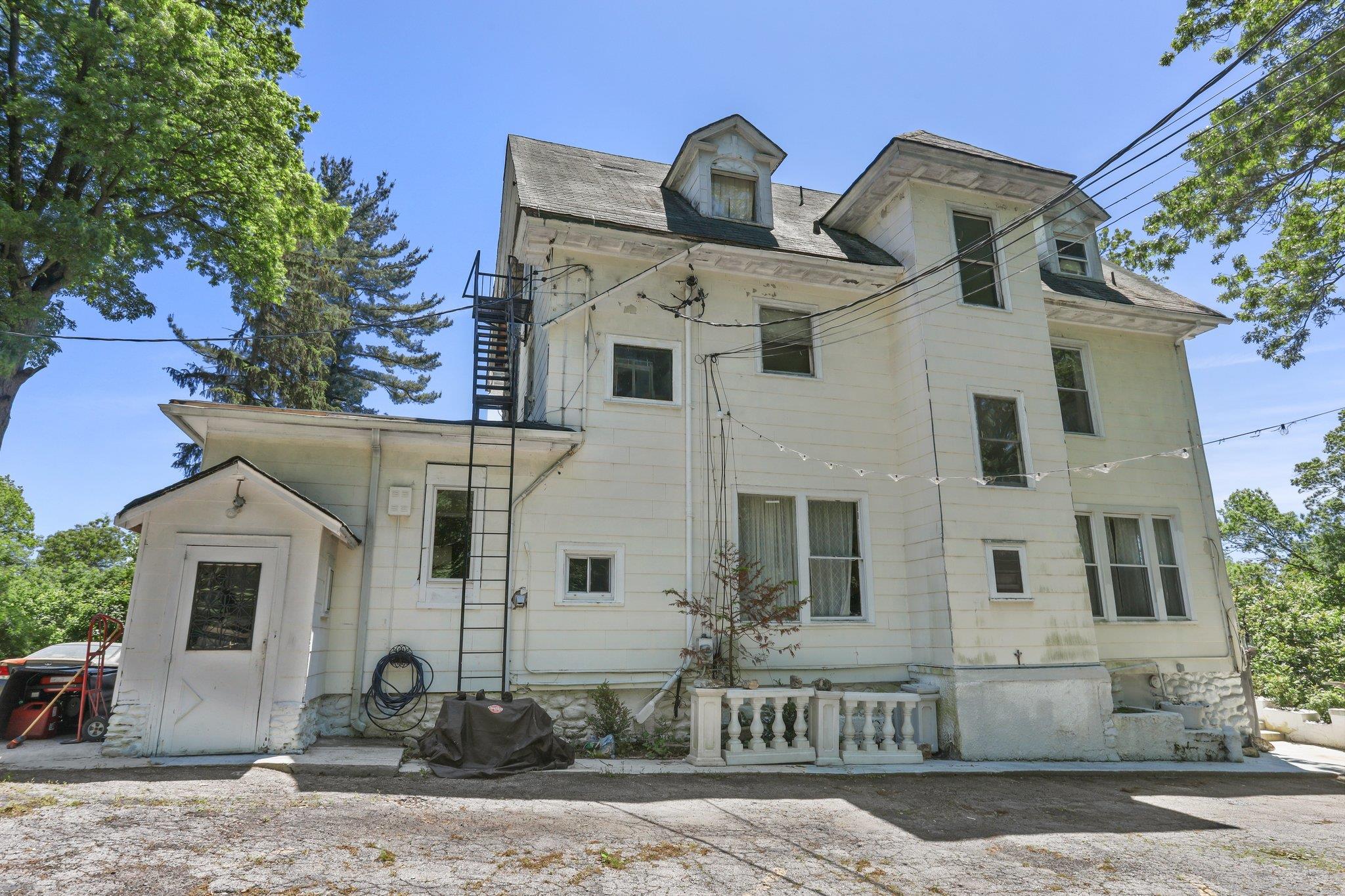 42 N Healy Avenue, Hartsdale, NY 10530