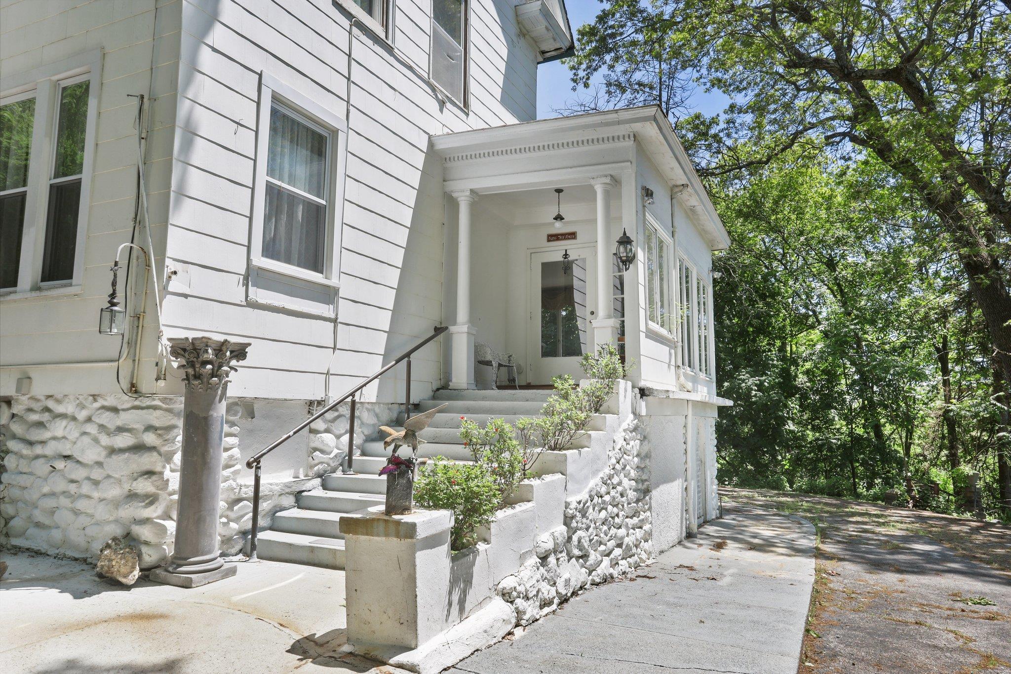 42 N Healy Avenue, Hartsdale, NY 10530