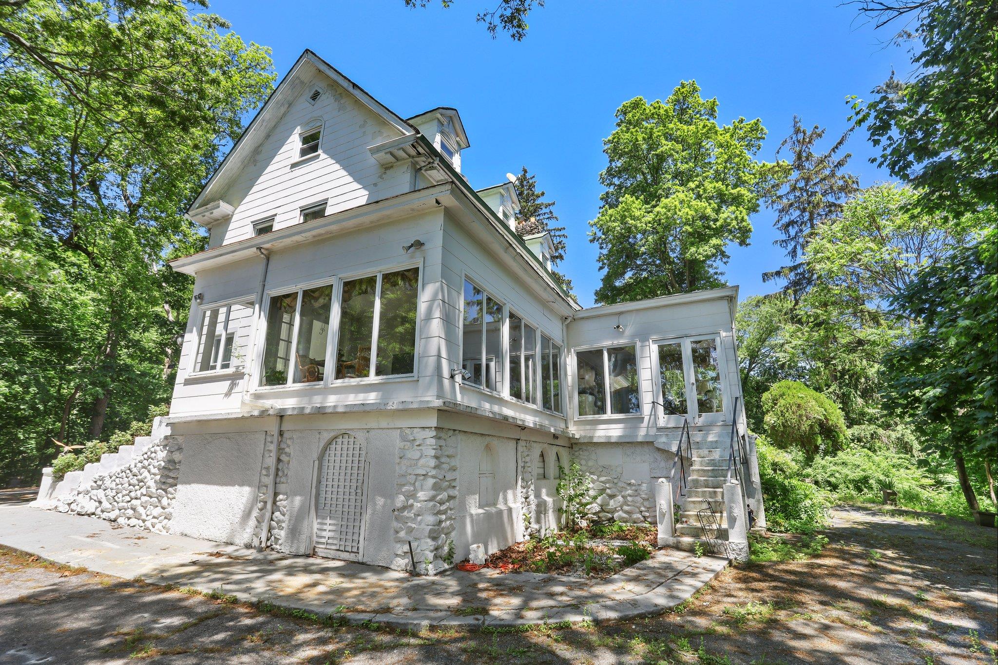 42 N Healy Avenue, Hartsdale, NY 10530