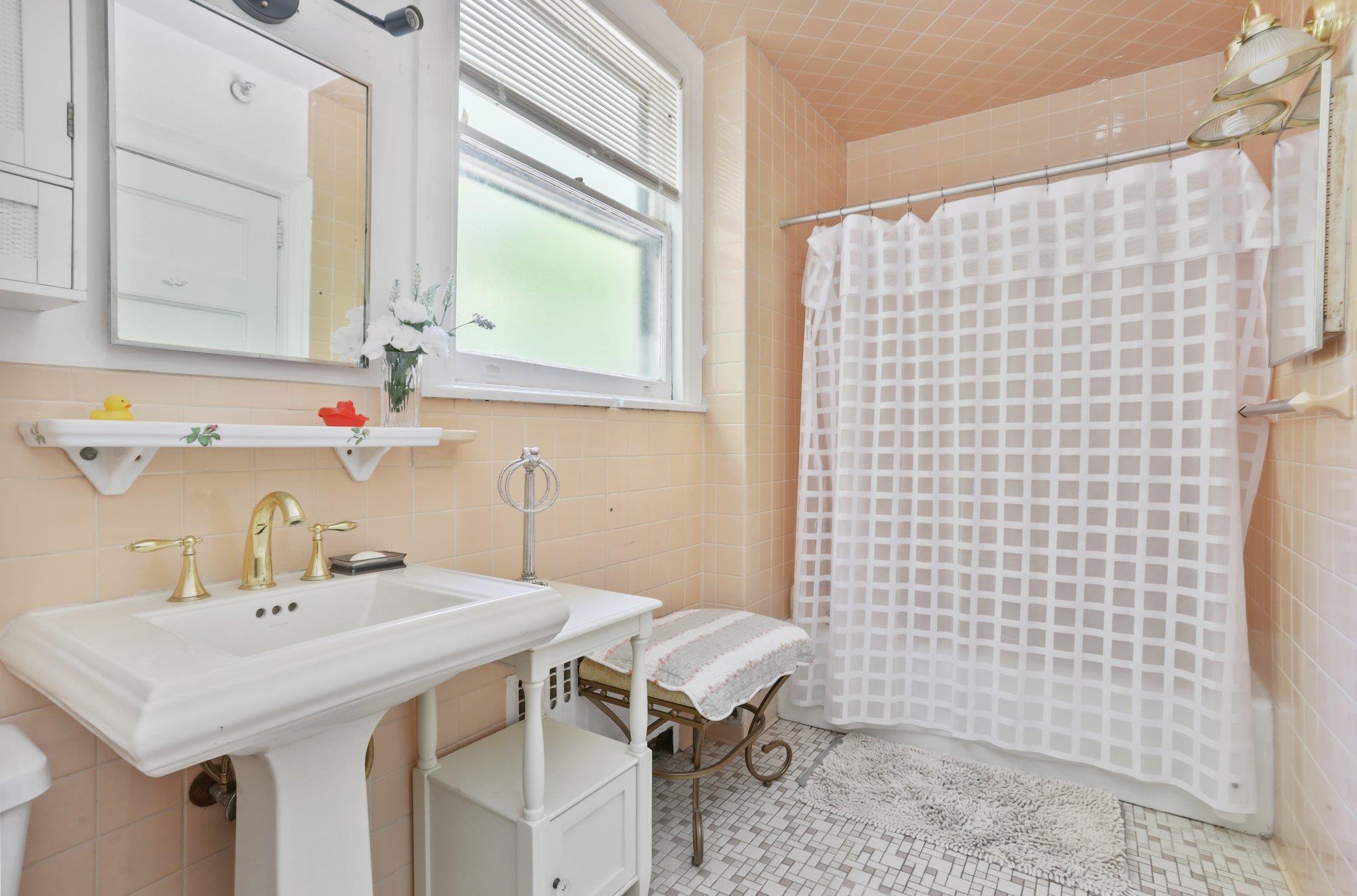 42 N Healy Avenue, Hartsdale, NY 10530