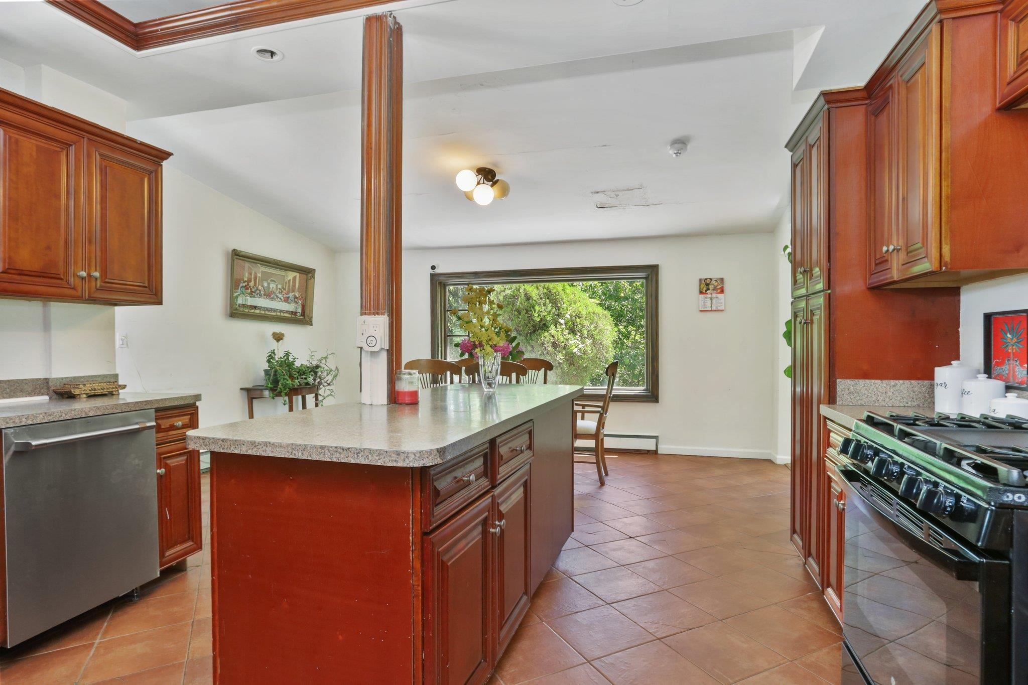 42 N Healy Avenue, Hartsdale, NY 10530