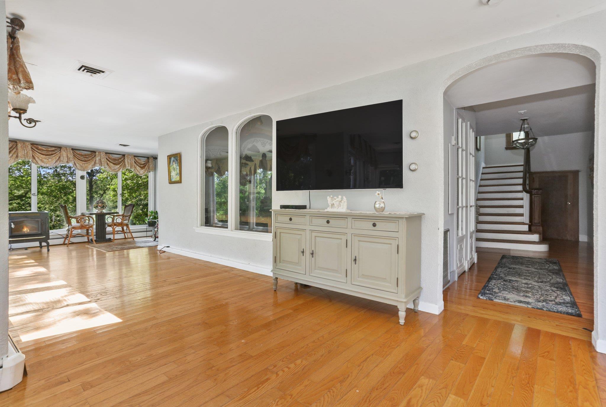 42 N Healy Avenue, Hartsdale, NY 10530