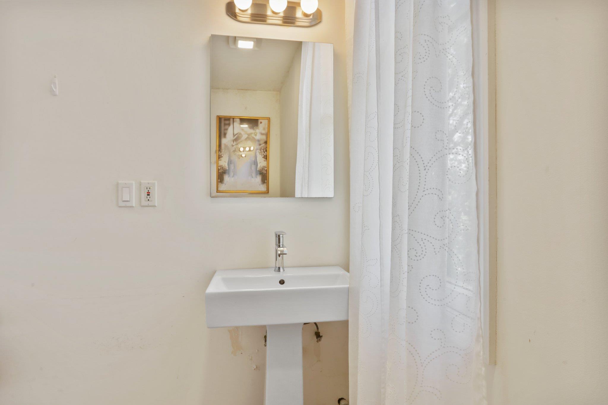 42 N Healy Avenue, Hartsdale, NY 10530